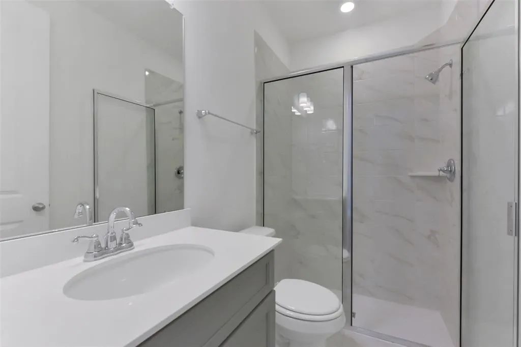 Plan 4559 bath 2