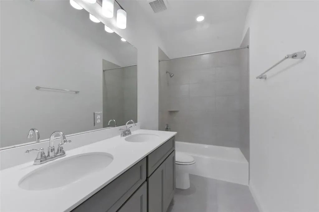 Plan 4559 bath 3