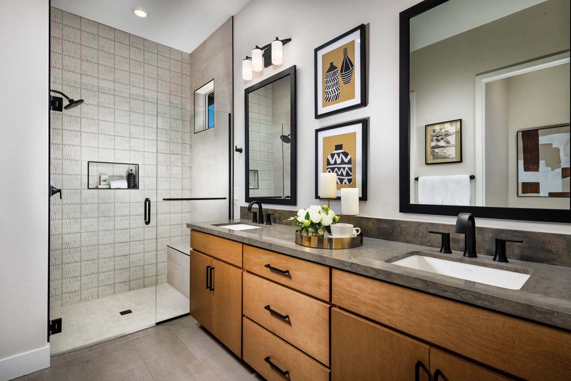 Traverse II Primary Bath