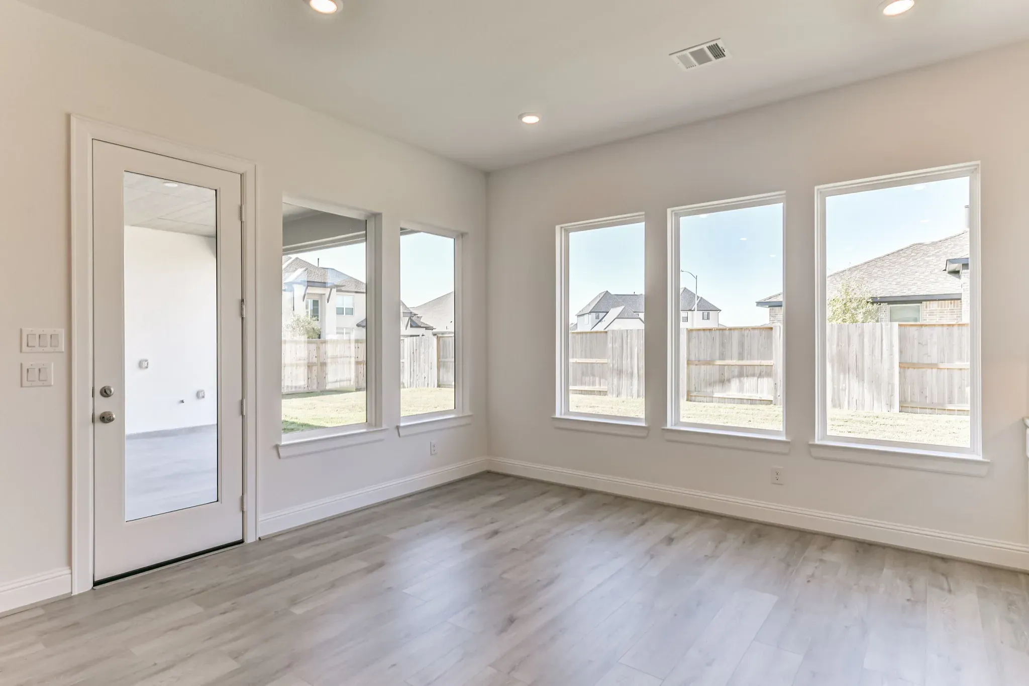 Plan 6010 dining