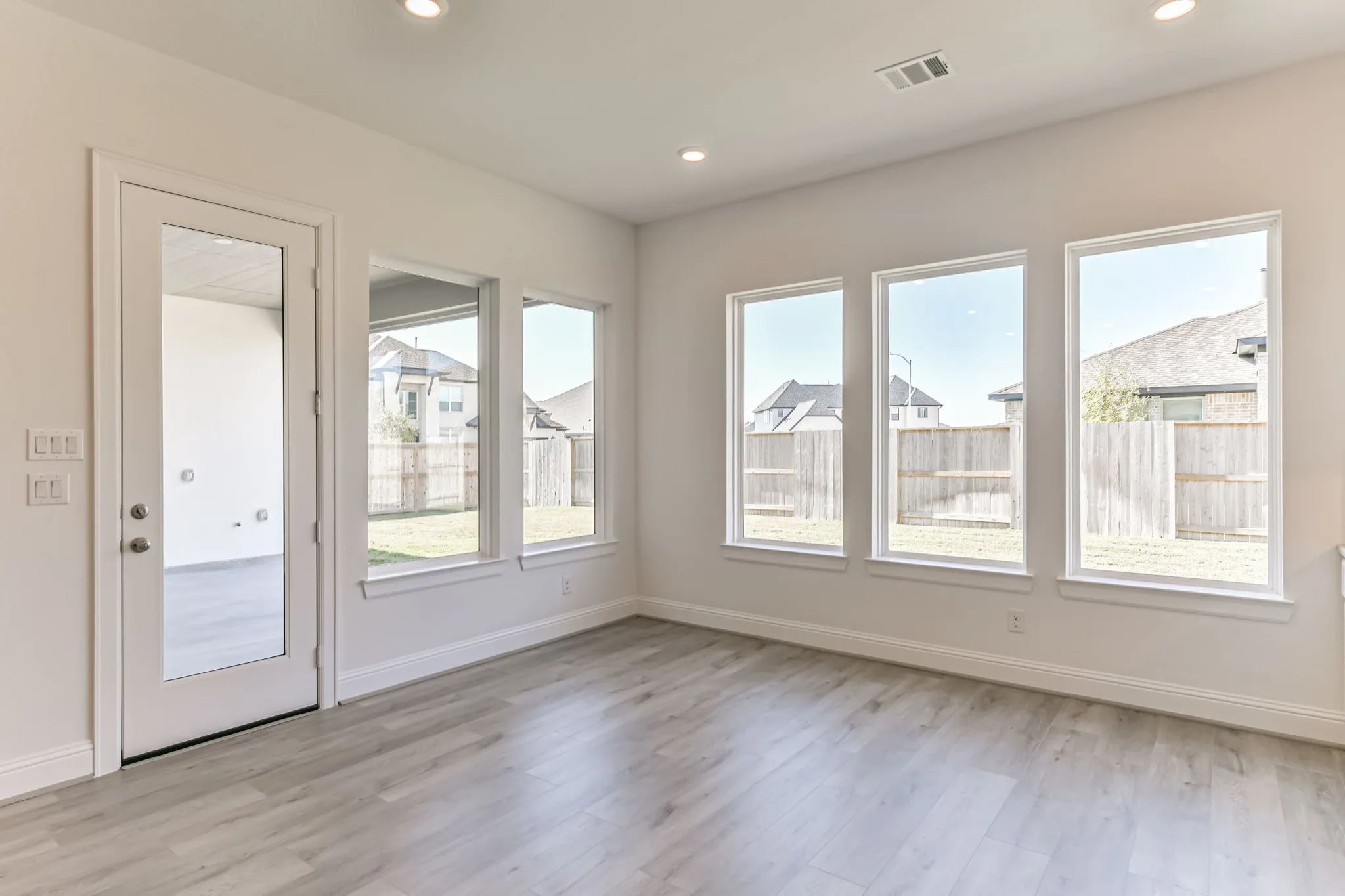 Plan 6010 dining