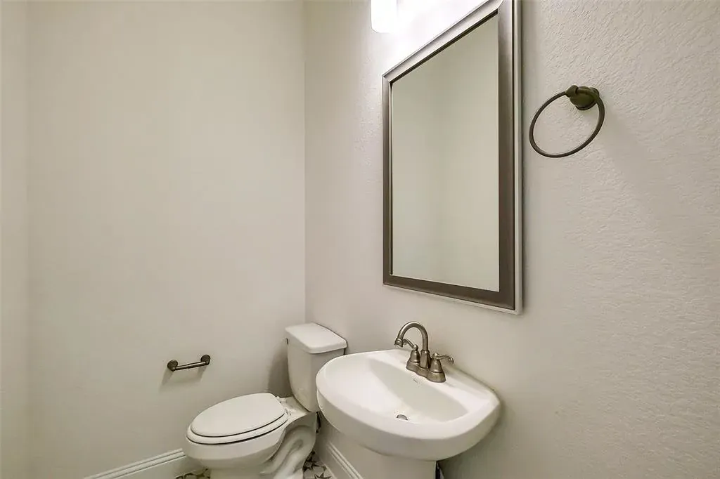 Homesite 6110 powder room