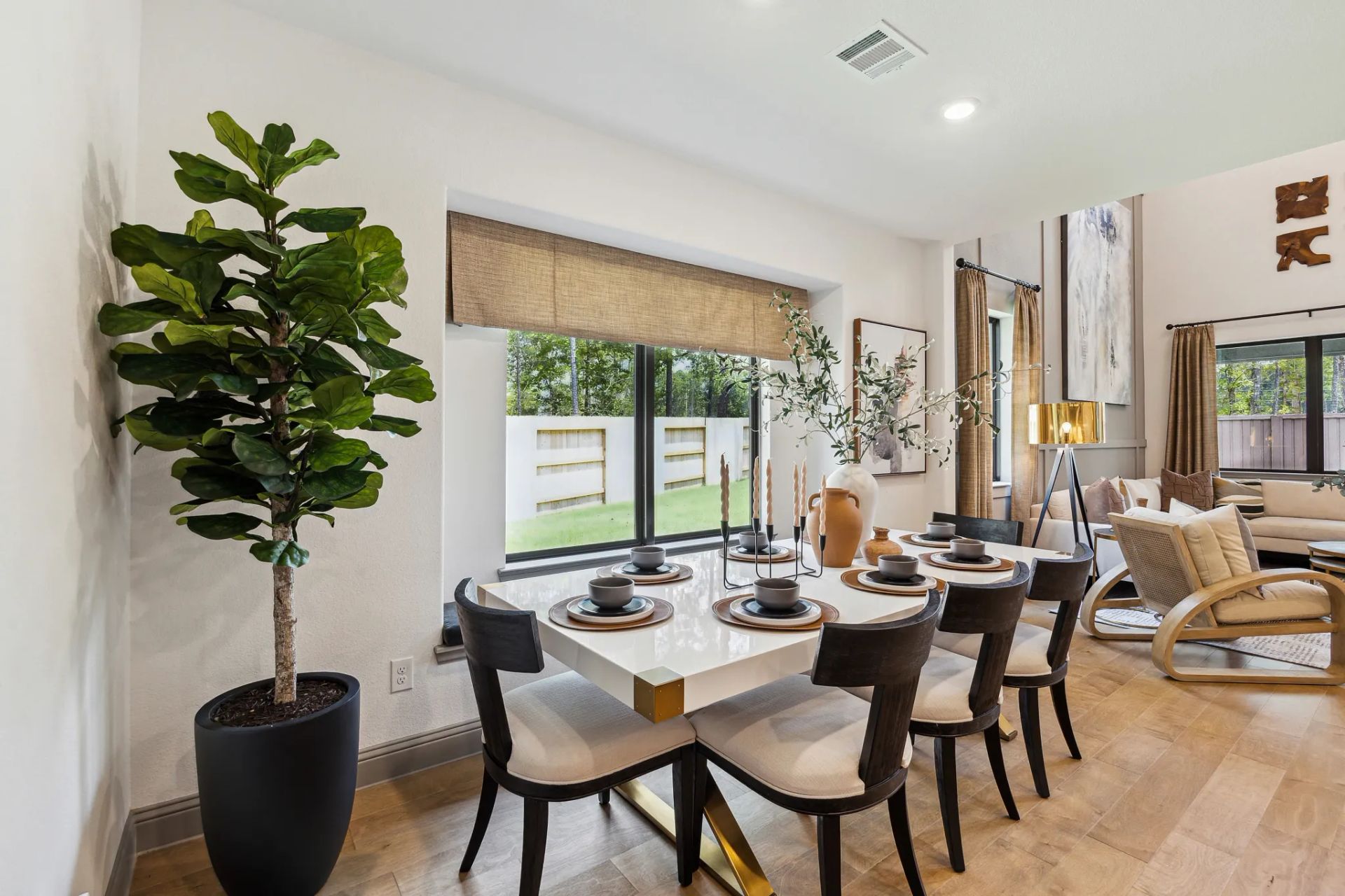 Plan 3059 dining - staged