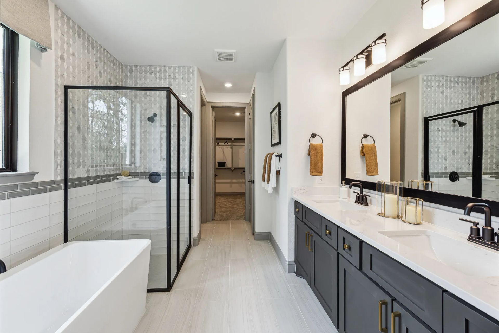 Plan 3059 primary bath - staged