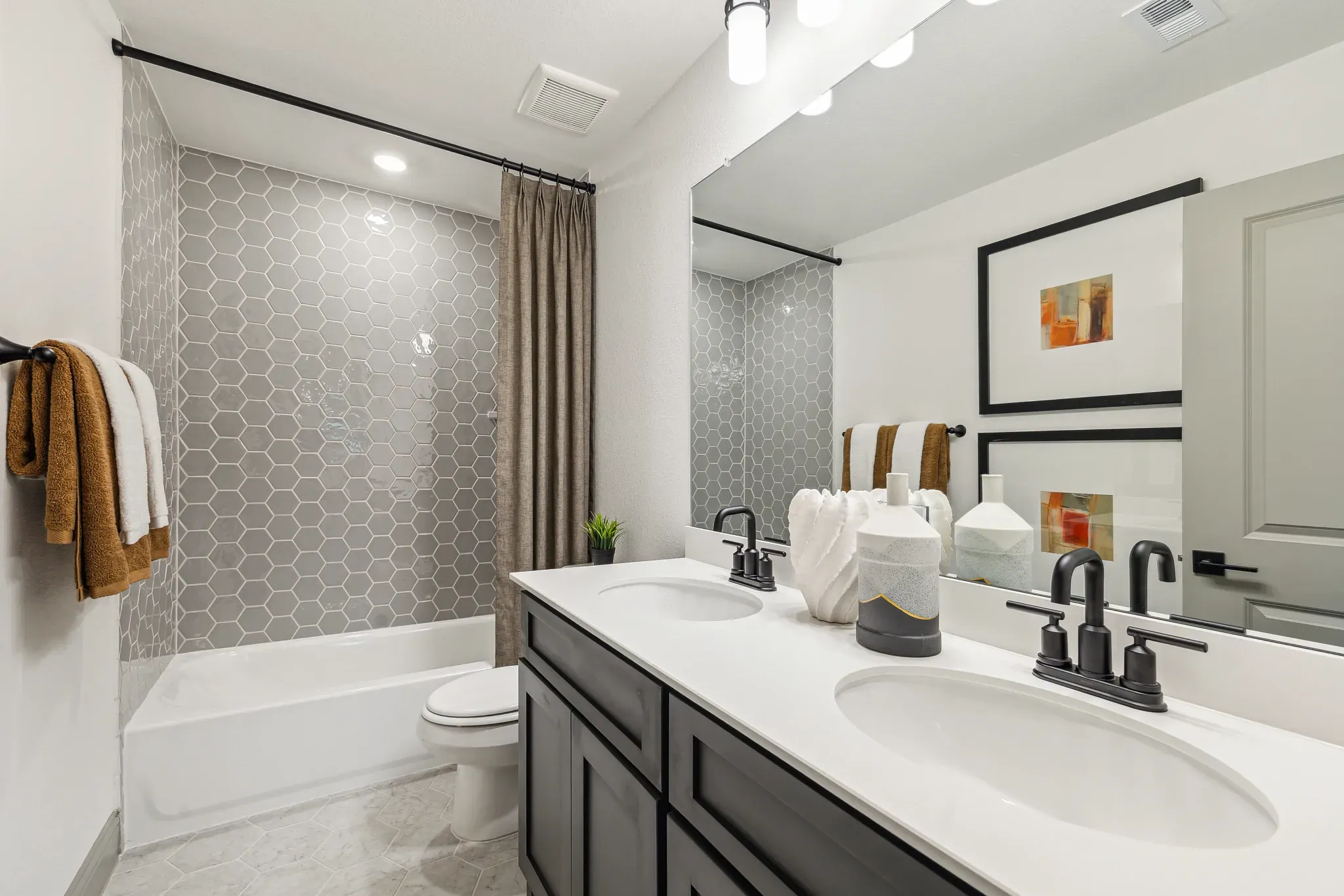 Plan 3059 bath 2 - staged