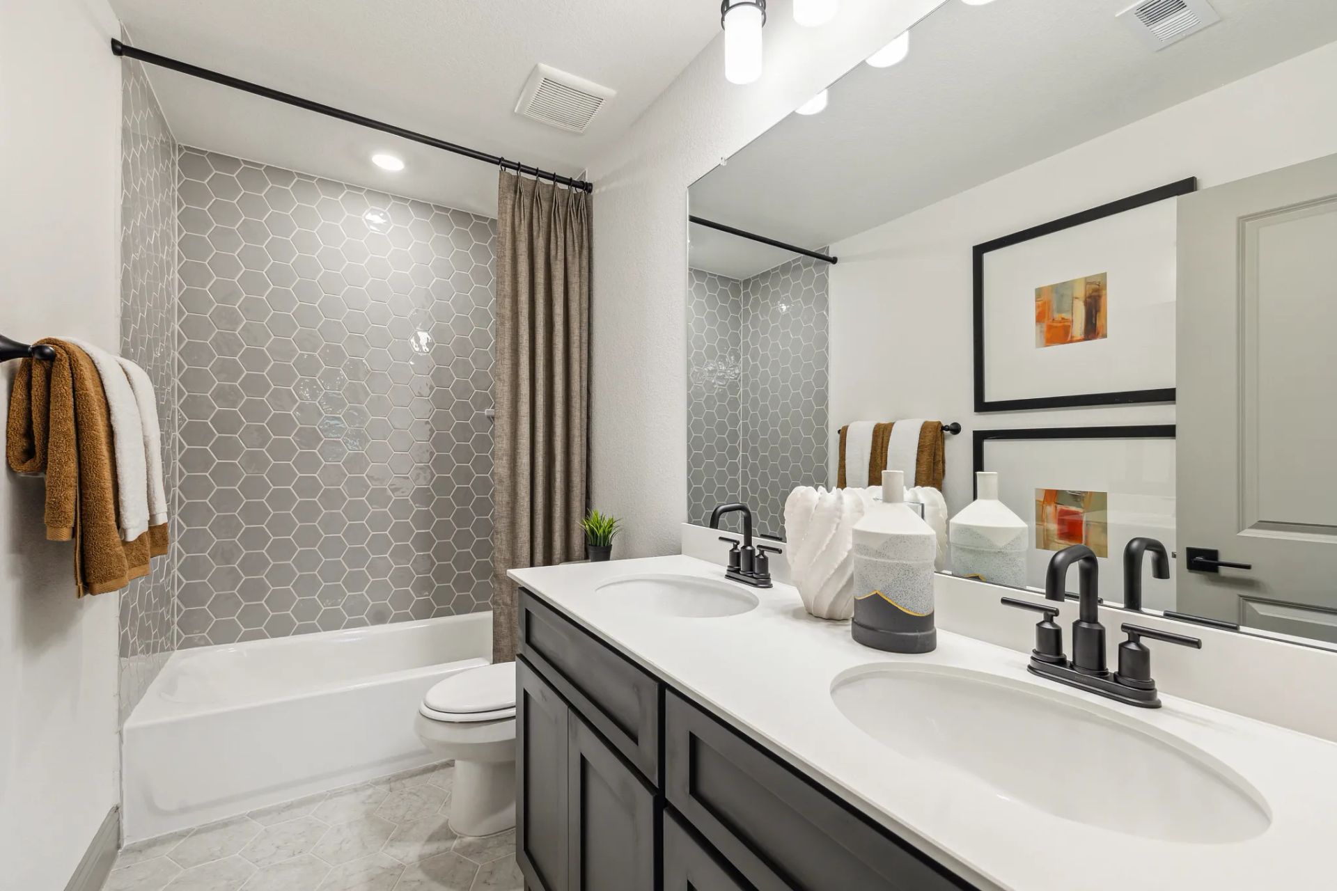 Plan 3059 bath 2 - staged