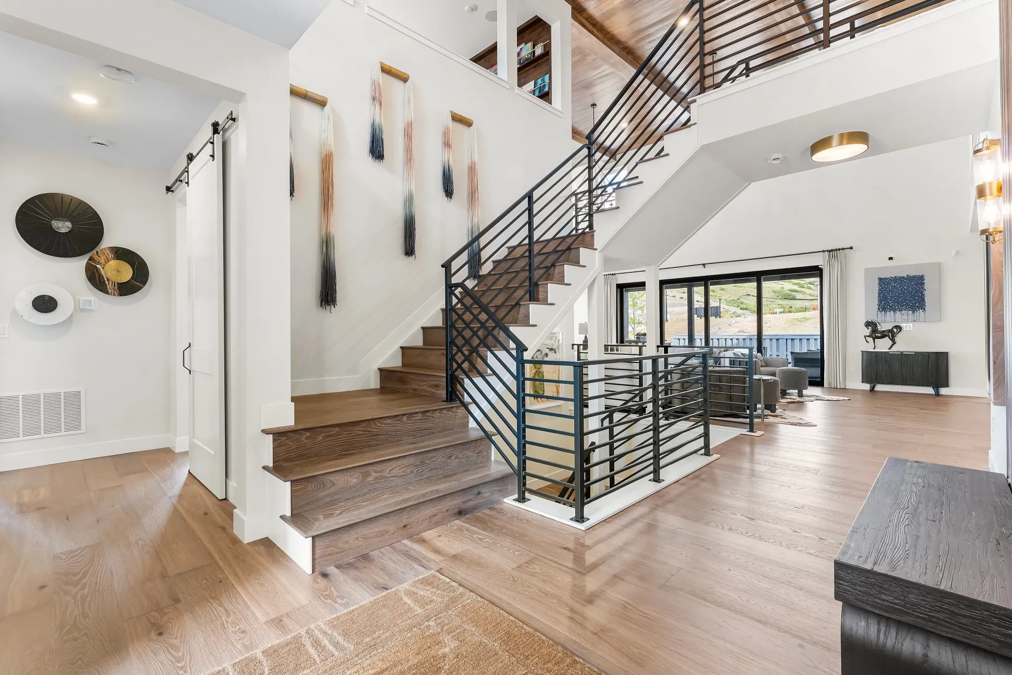 Amelia Model Foyer