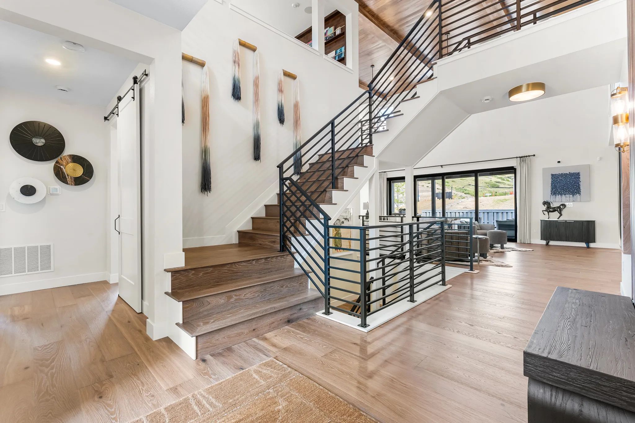 Amelia Model Foyer