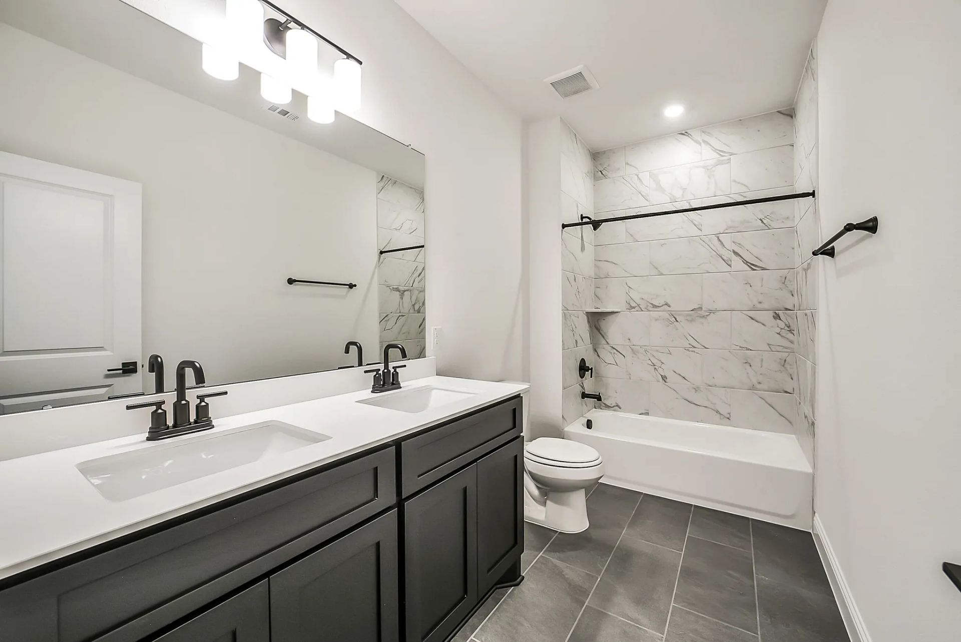 Plan 3069 bath 2