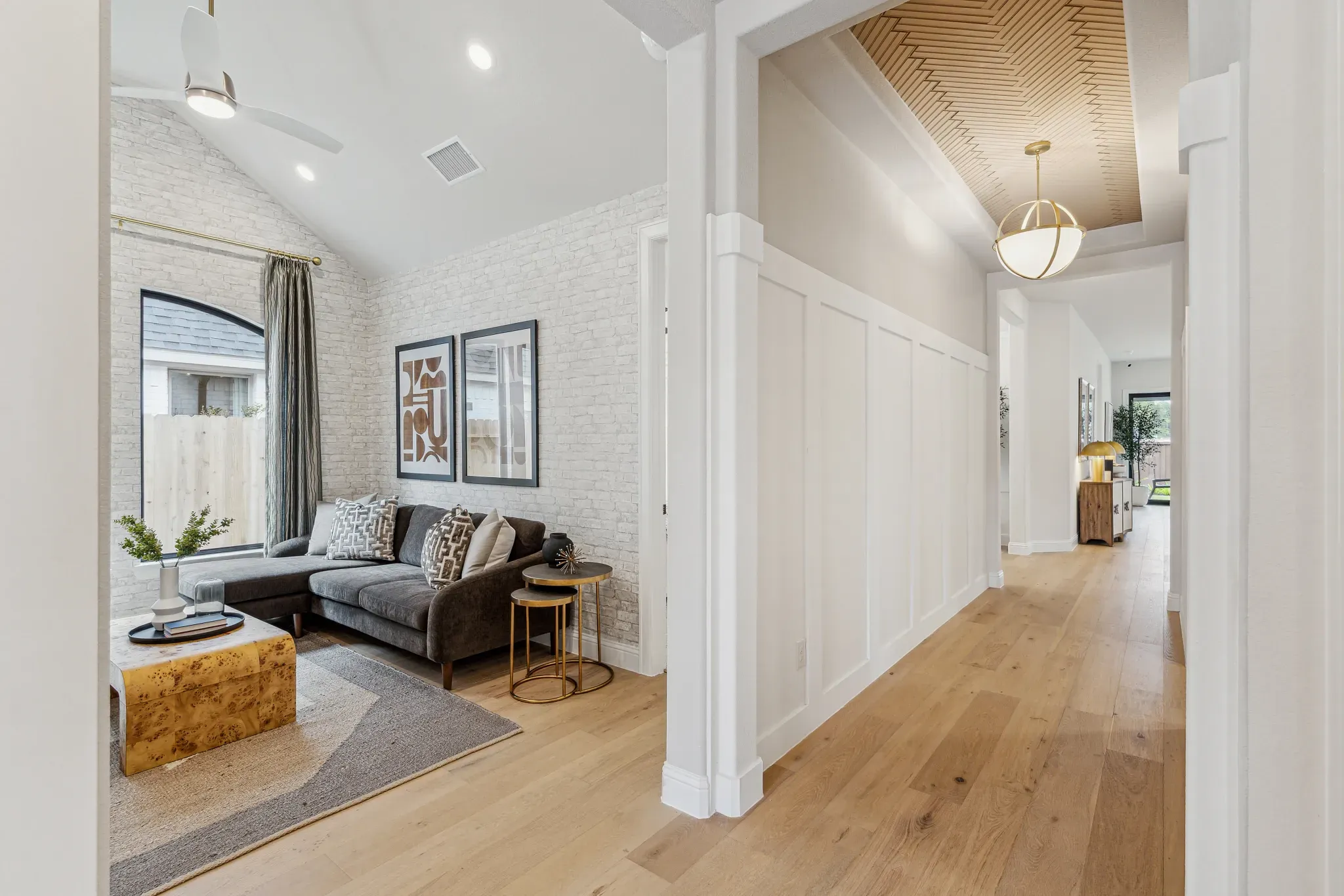 Plan 4043 hall - staged