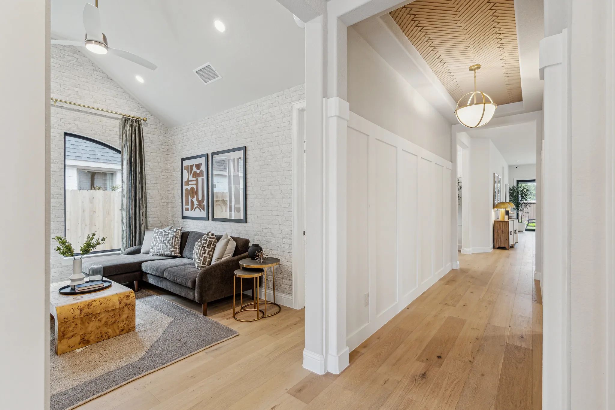Plan 4043 hall - staged