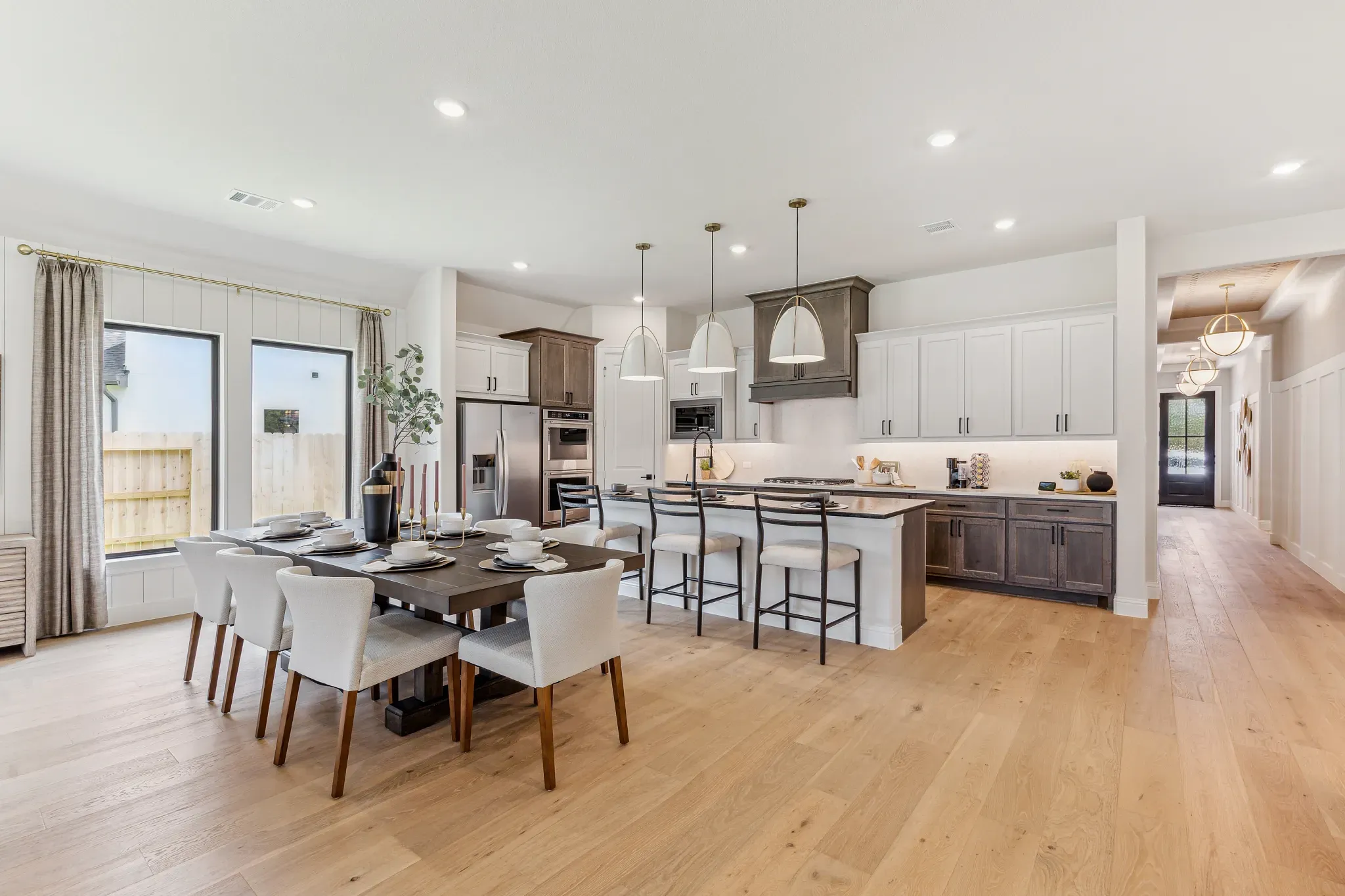 Plan 4043 dining - staged