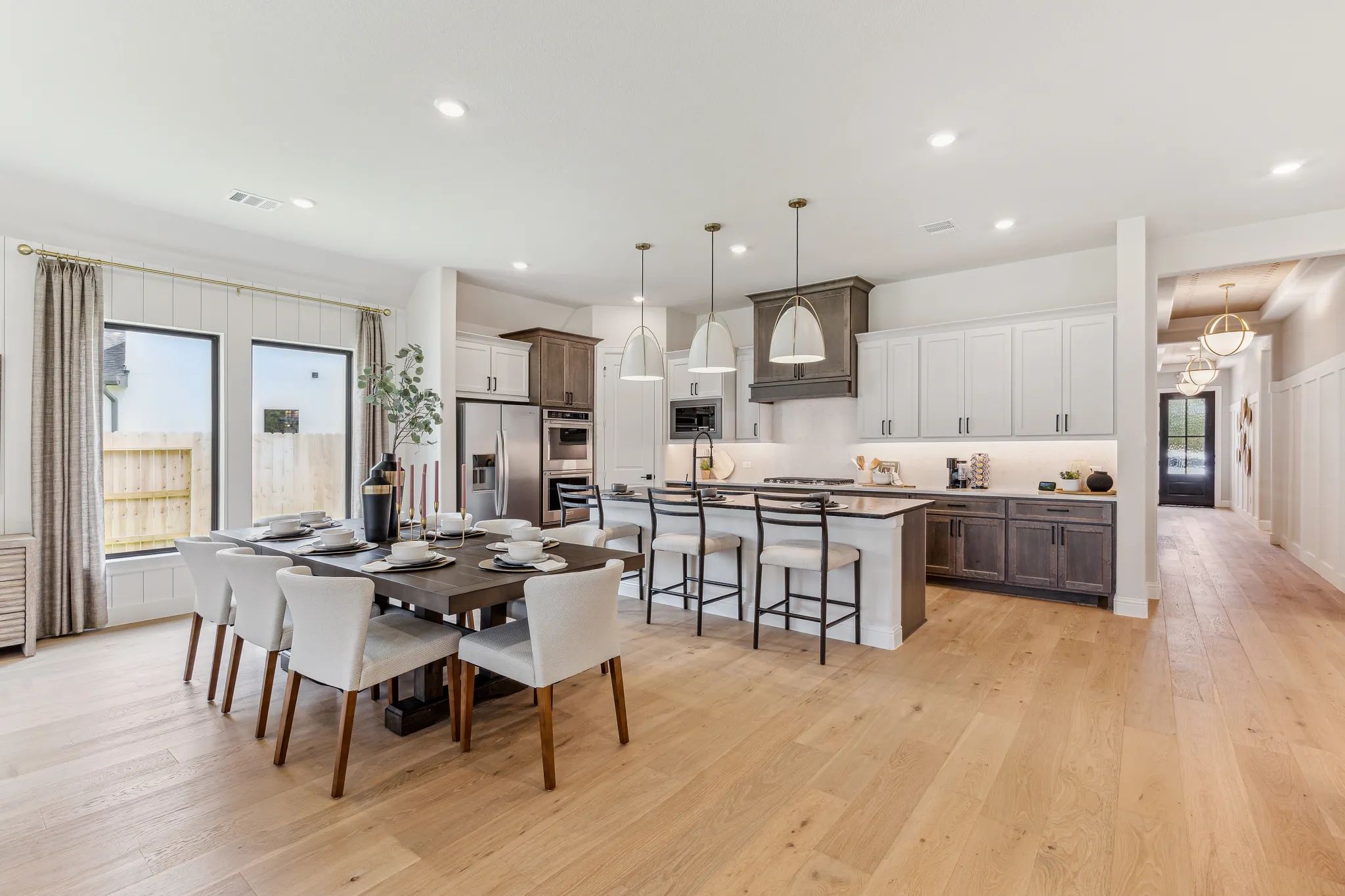 Plan 4043 dining - staged