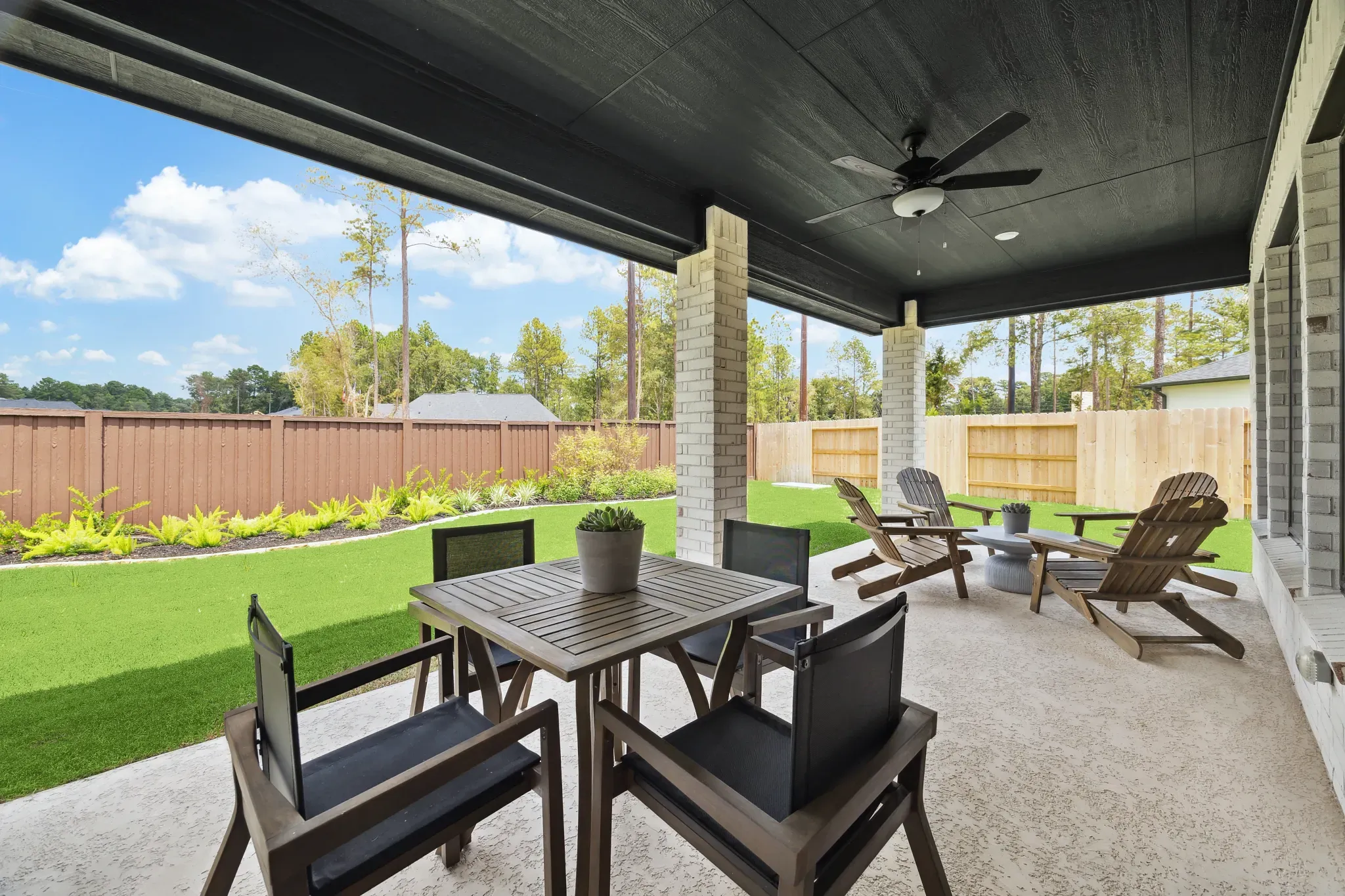 Plan 4043 outdoor living - staged