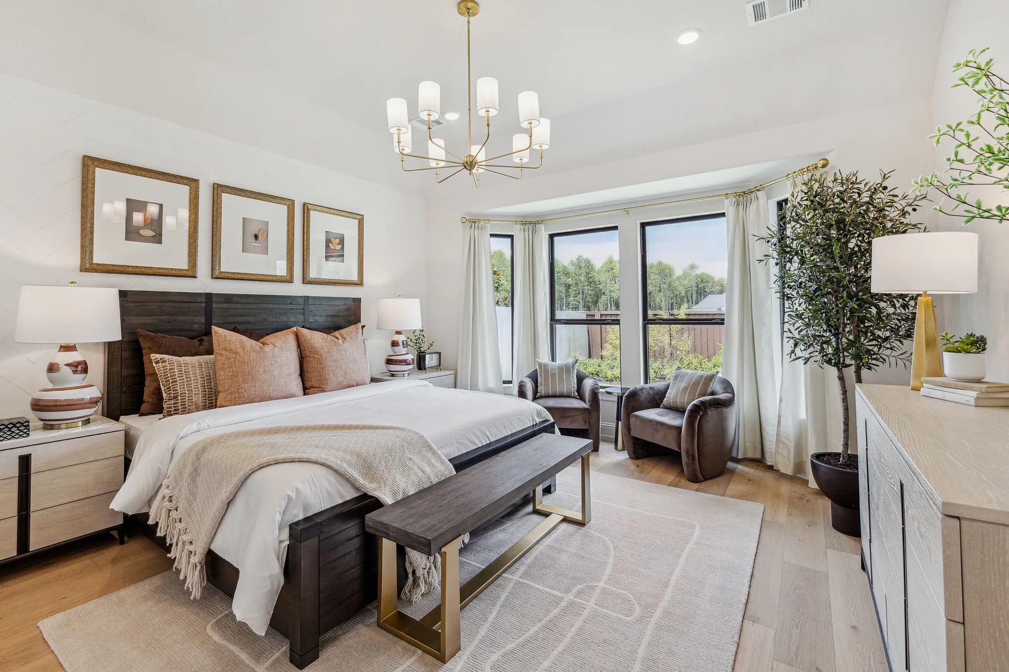 Plan 4043 primary bed - staged