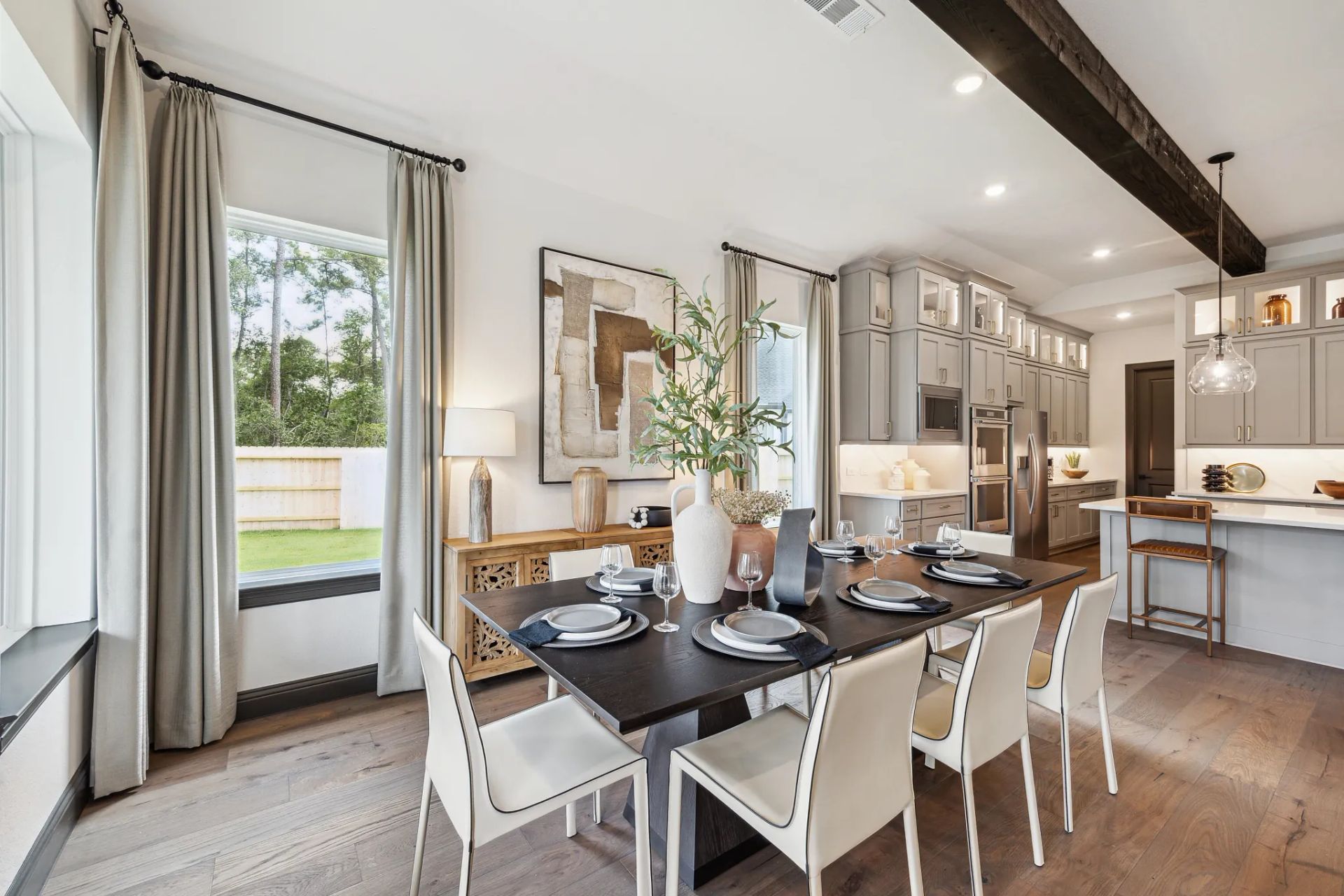 Plan 5042 dining - staged