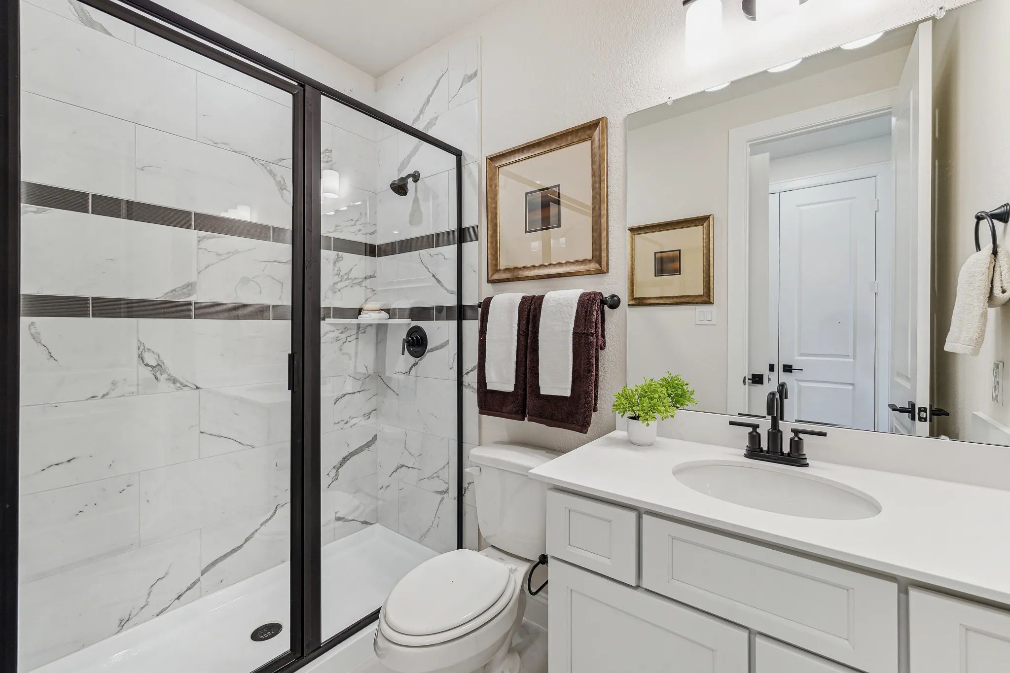 Plan 4043 bath 3 - staged