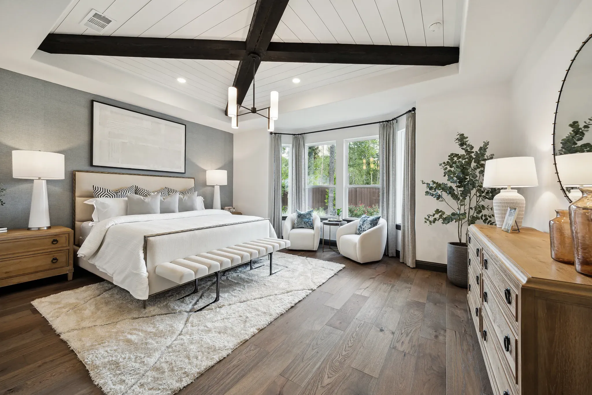 Plan 5042 primary bed - staged