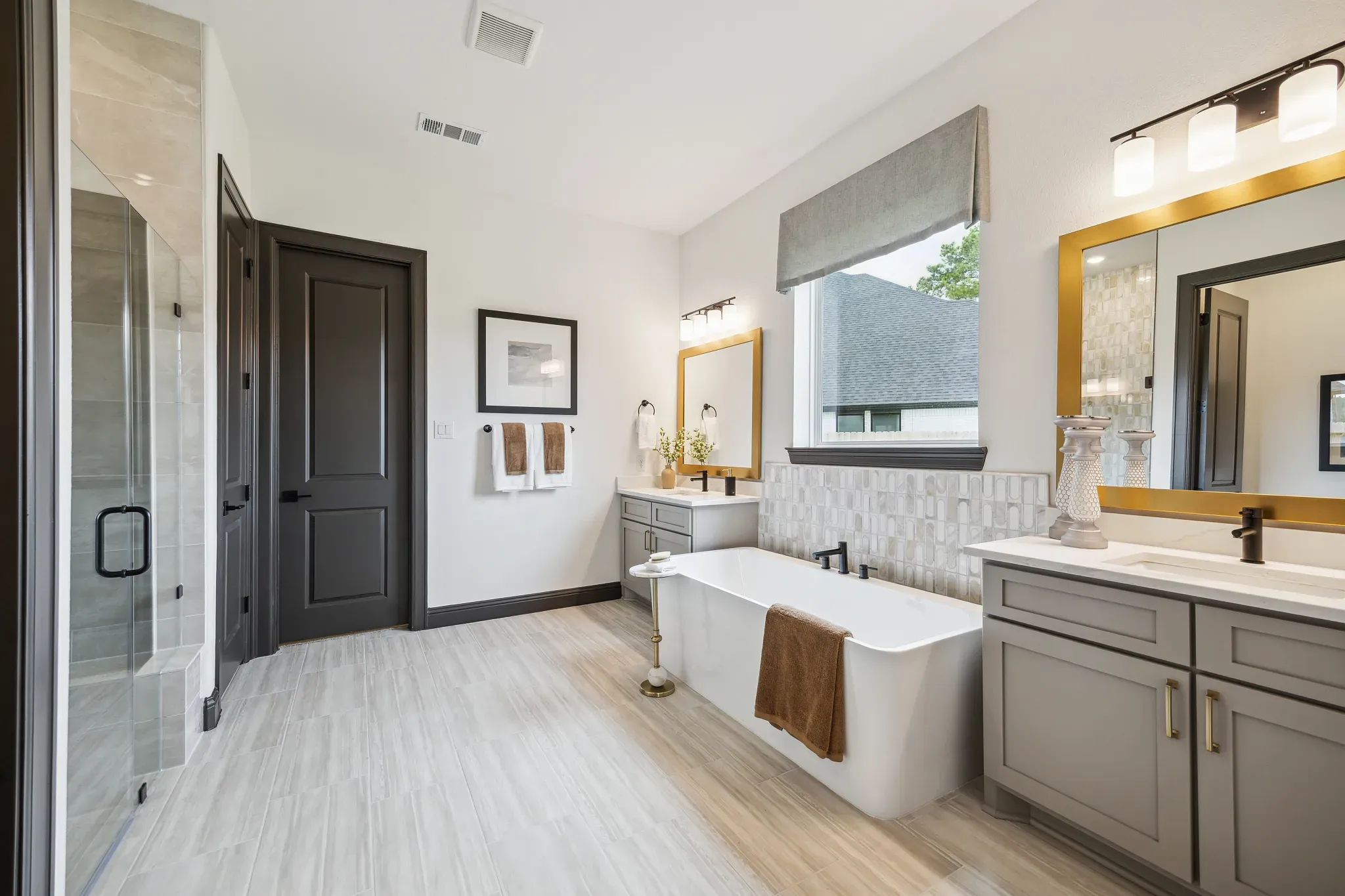 Plan 5042 primary bath - staged