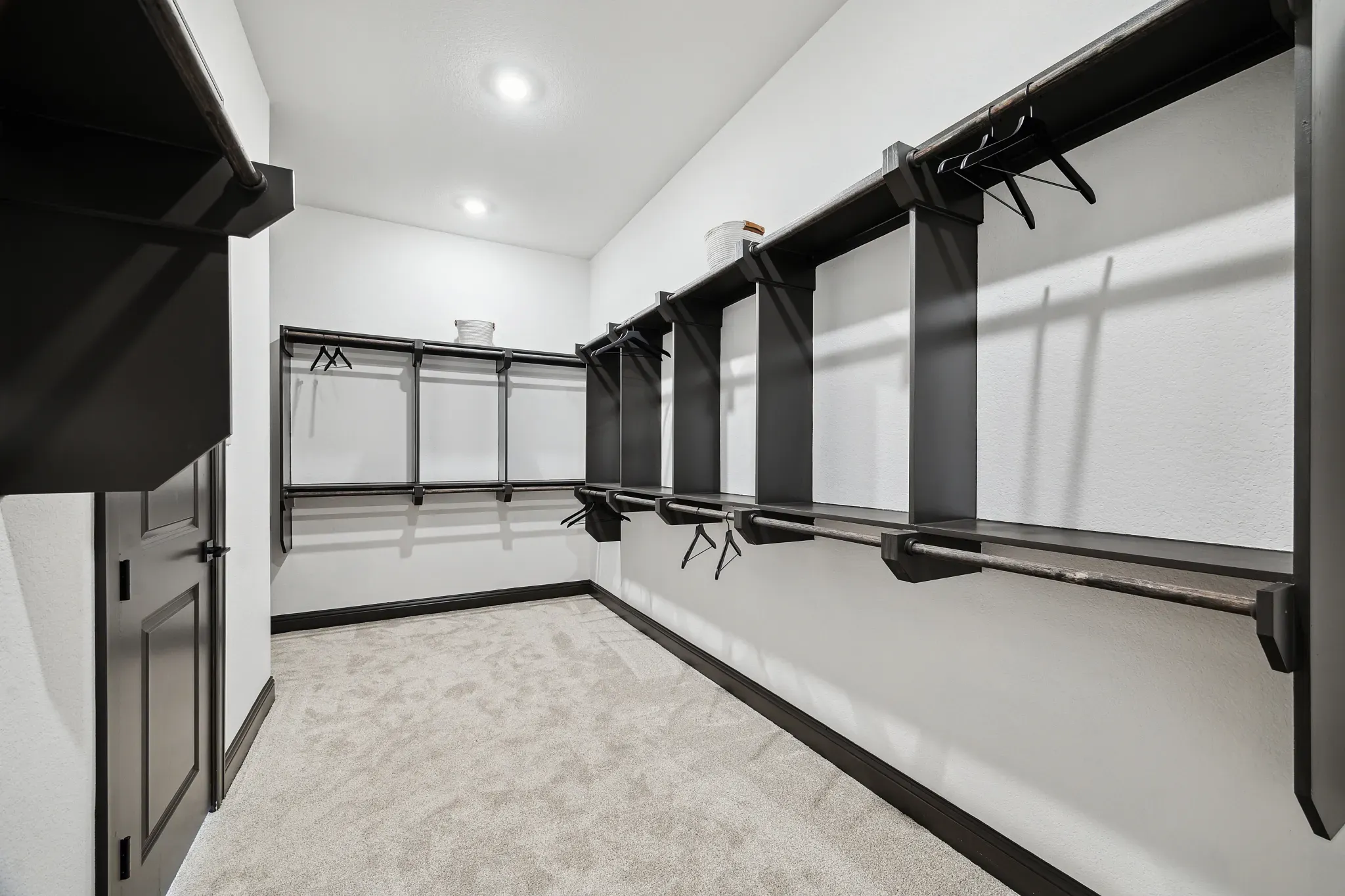 Plan 5042 closet - staged