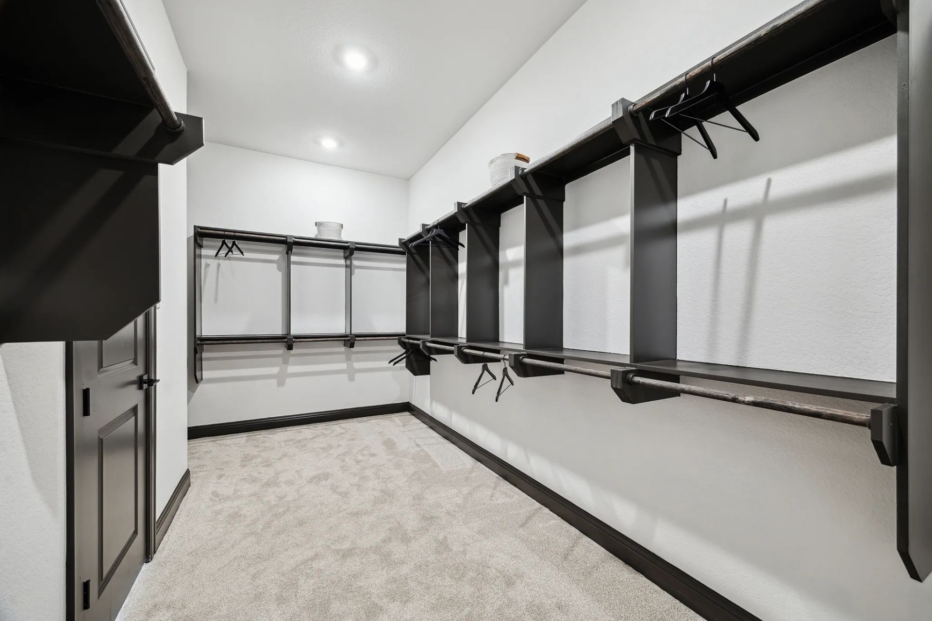 Plan 5042 closet - staged
