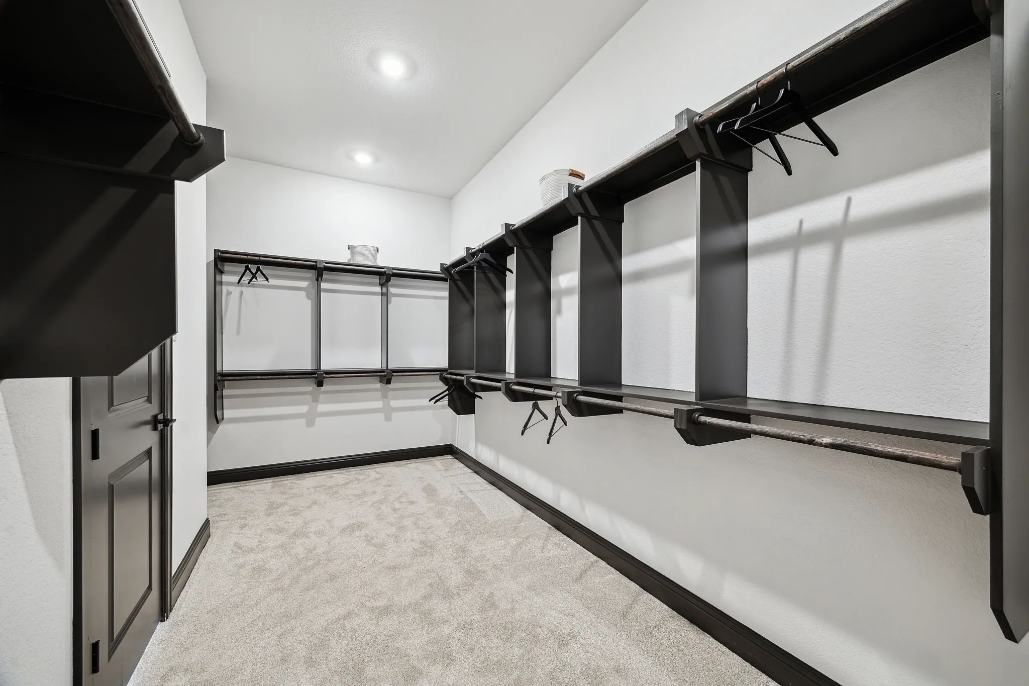 Plan 5042 closet - staged