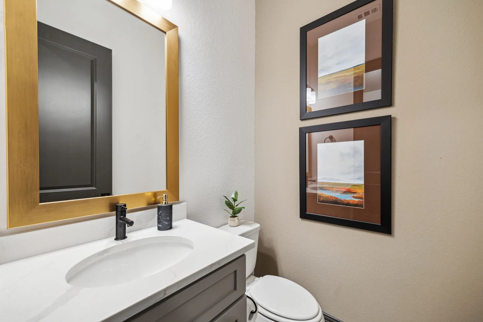 Plan 5042 powder room - staged