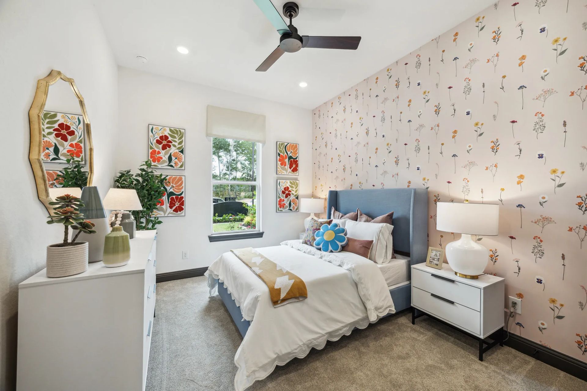 Plan 5042 bed 3 - staged