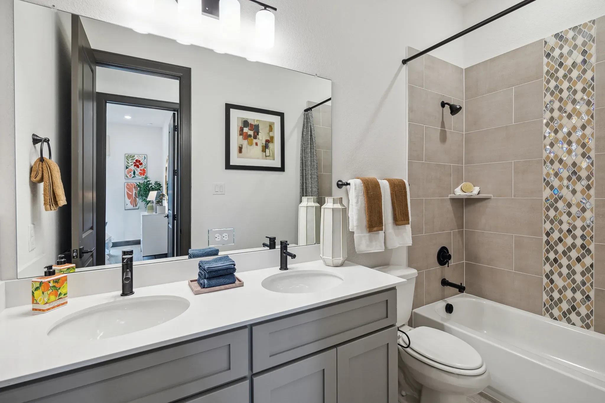 Plan 5042 bath 3 - staged