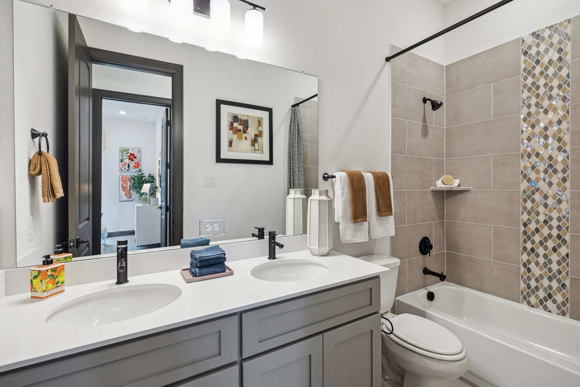 Plan 5042 bath 3 - staged