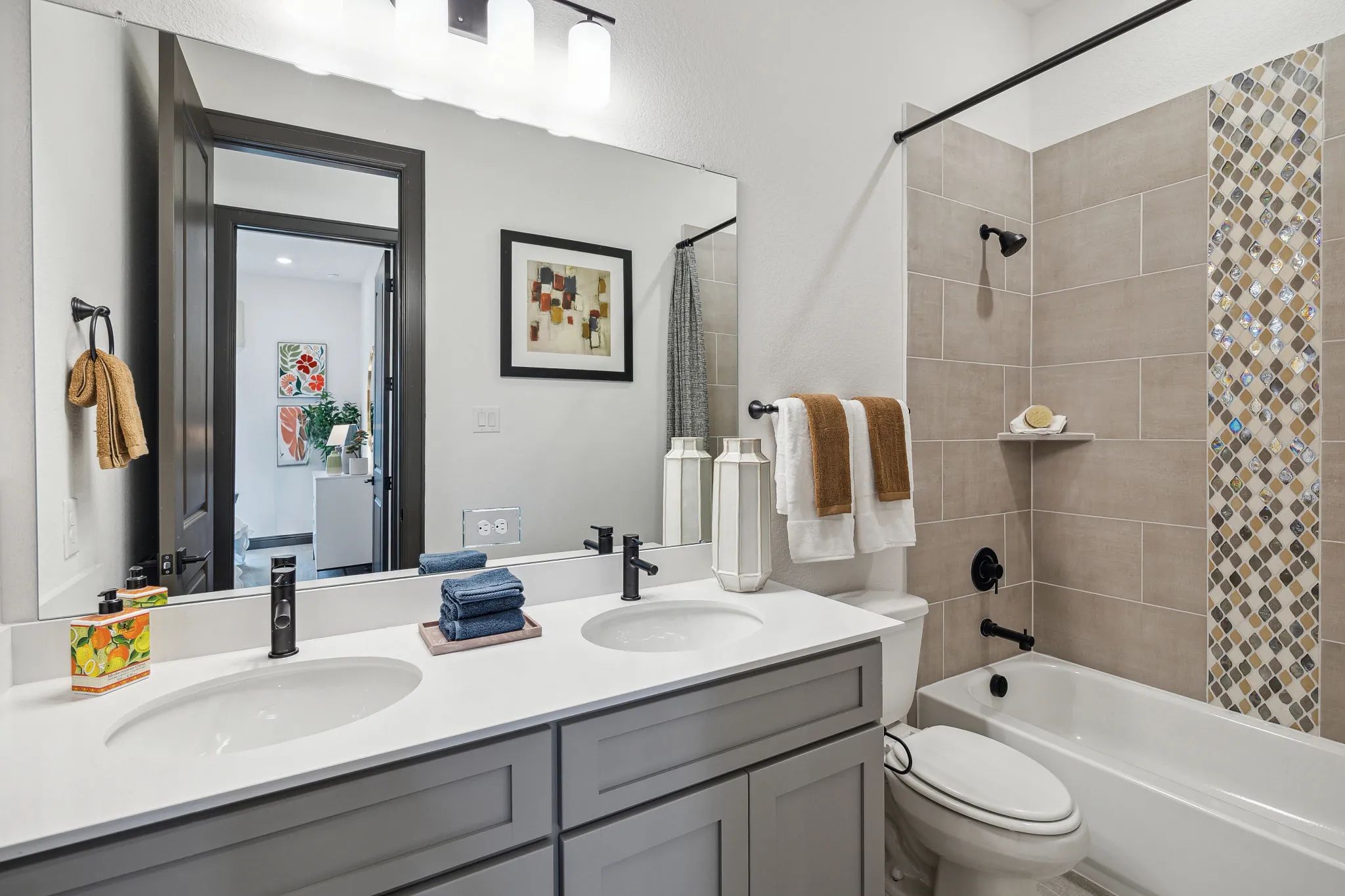 Plan 5042 bath 3 - staged