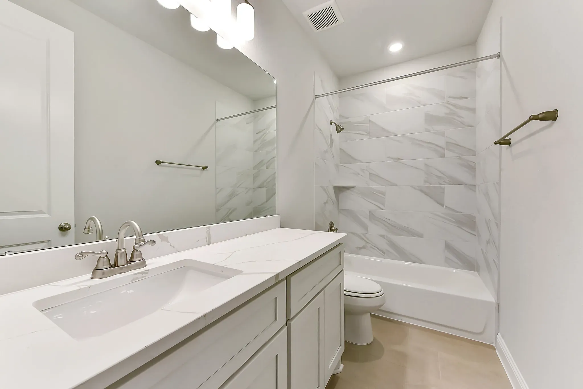 Plan 4029 bath 2