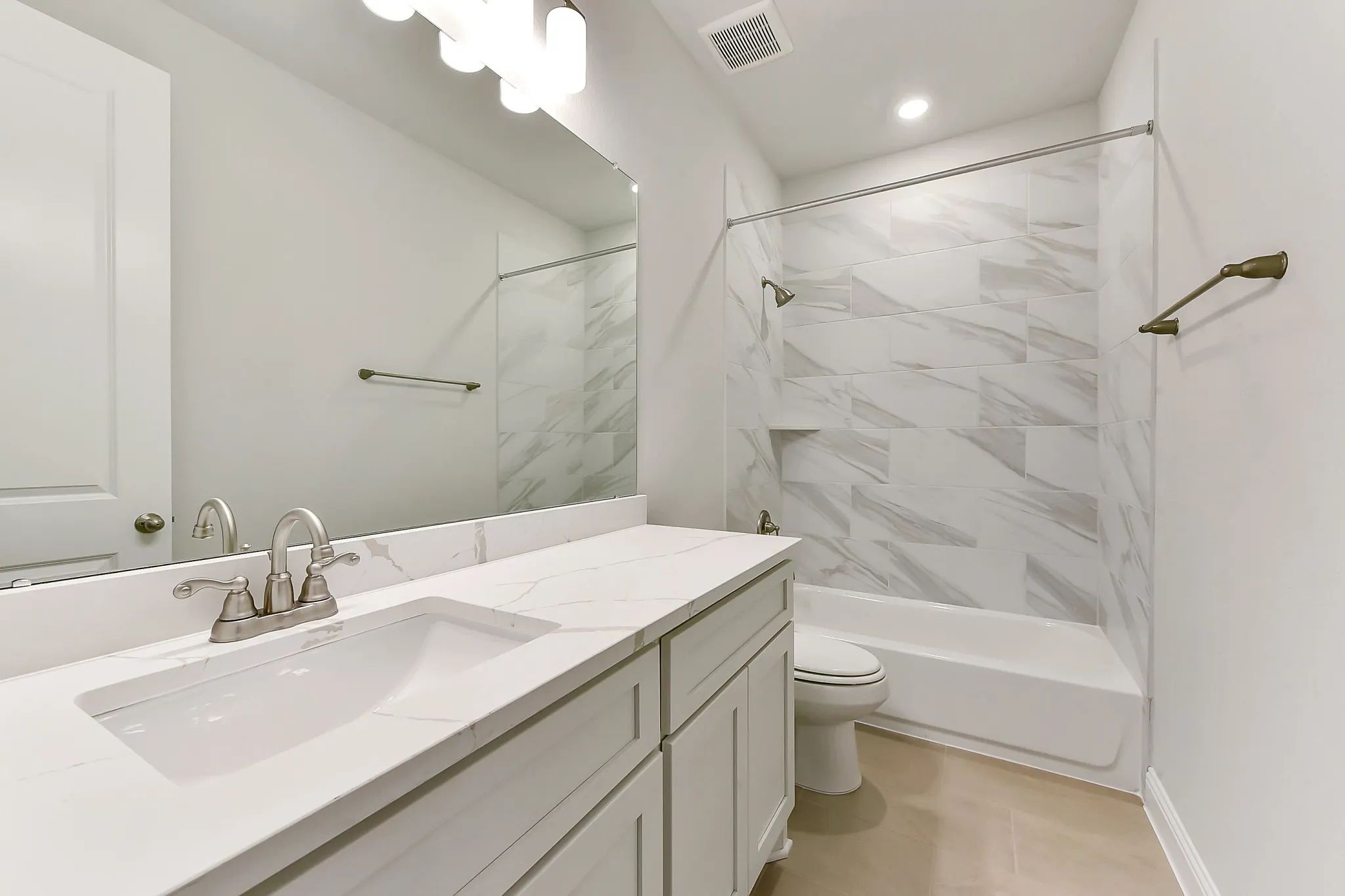 Plan 4029 bath 2