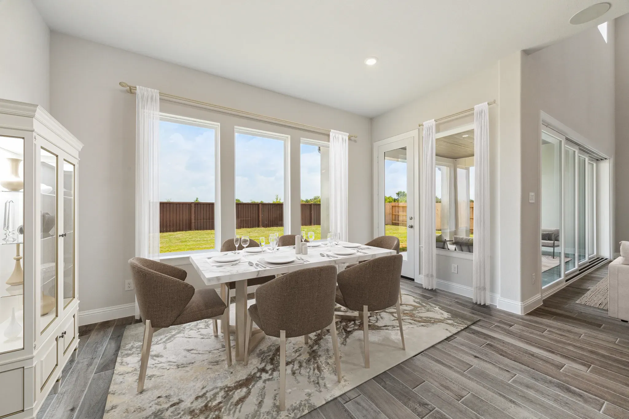 Plan 5072 dining