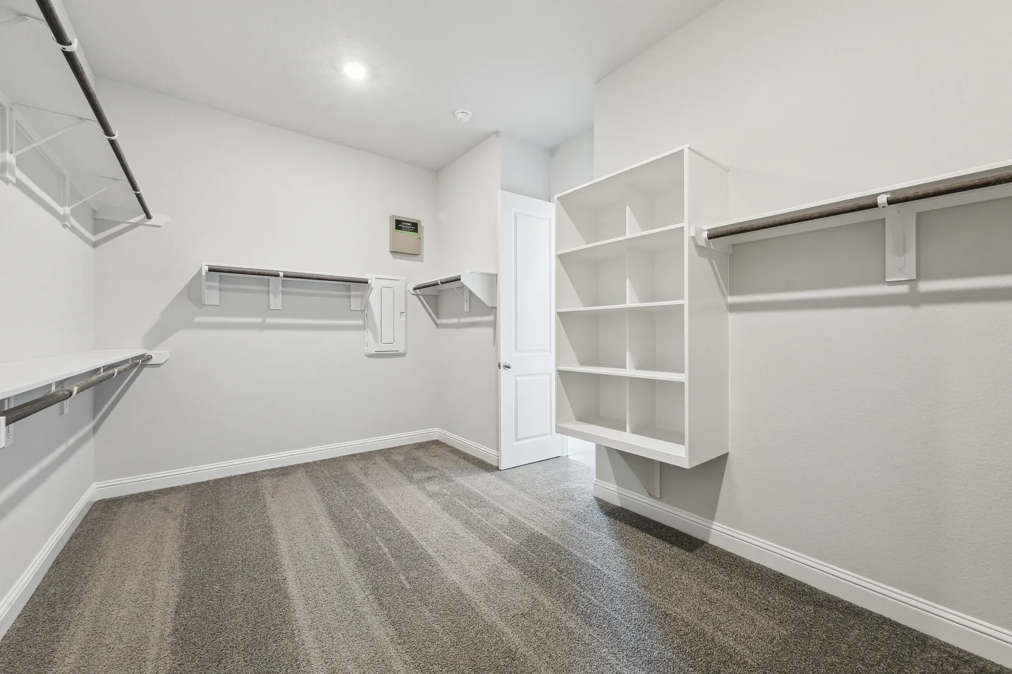 Plan 5072 closet