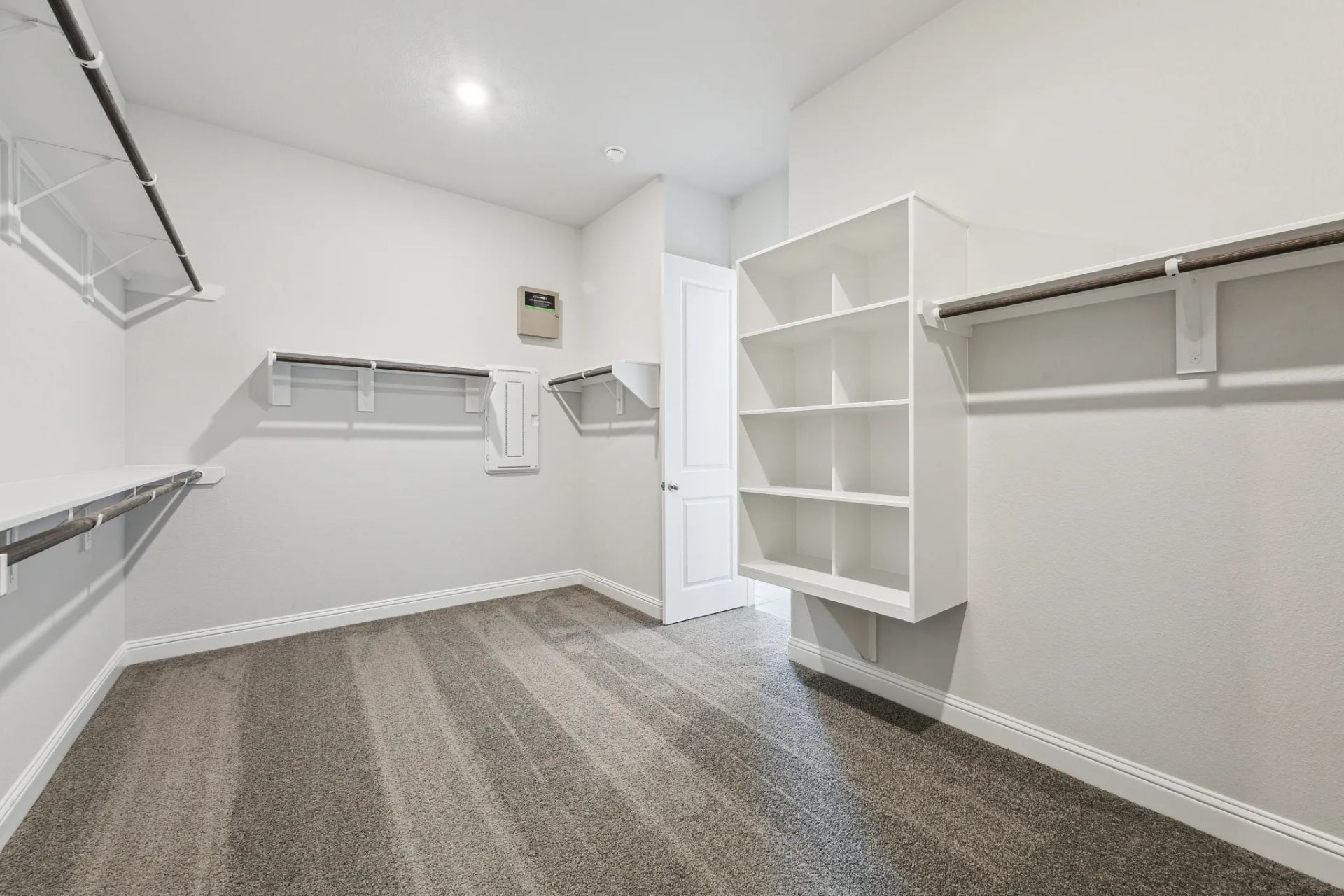 Plan 5072 closet