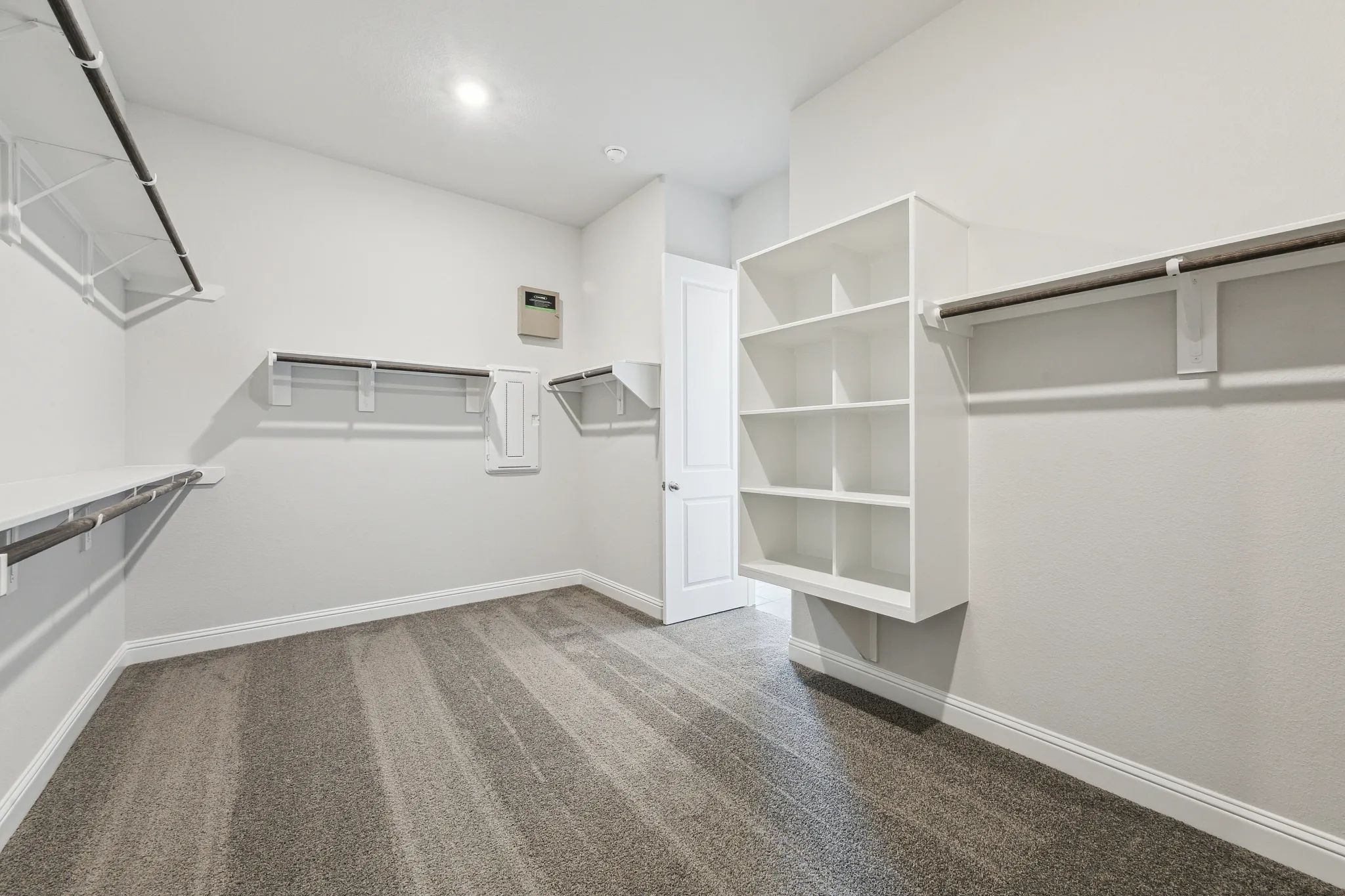 Plan 5072 closet