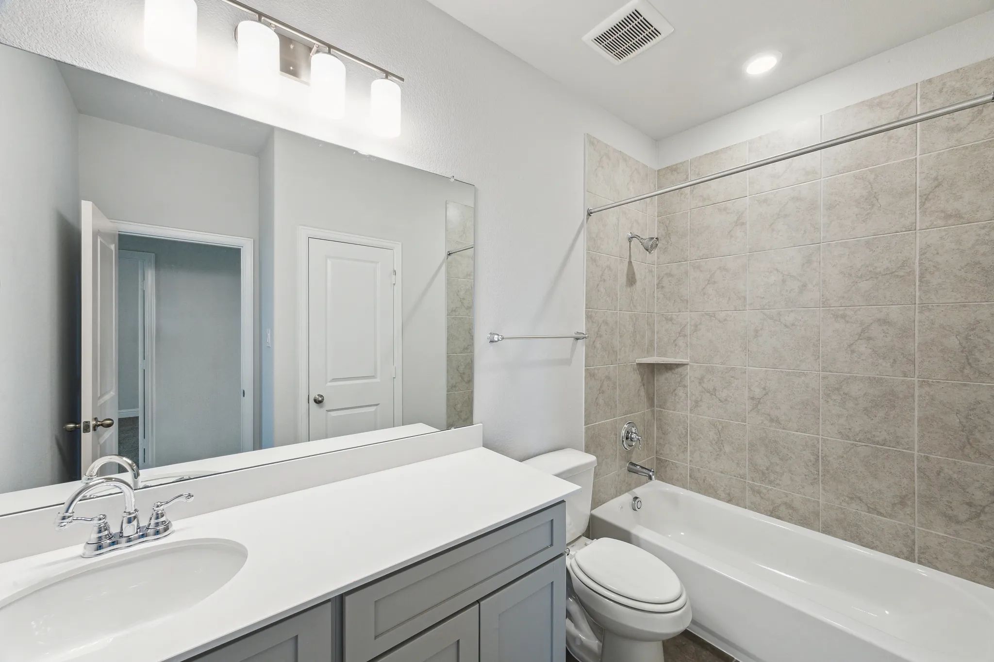 Plan 5072 bath 3