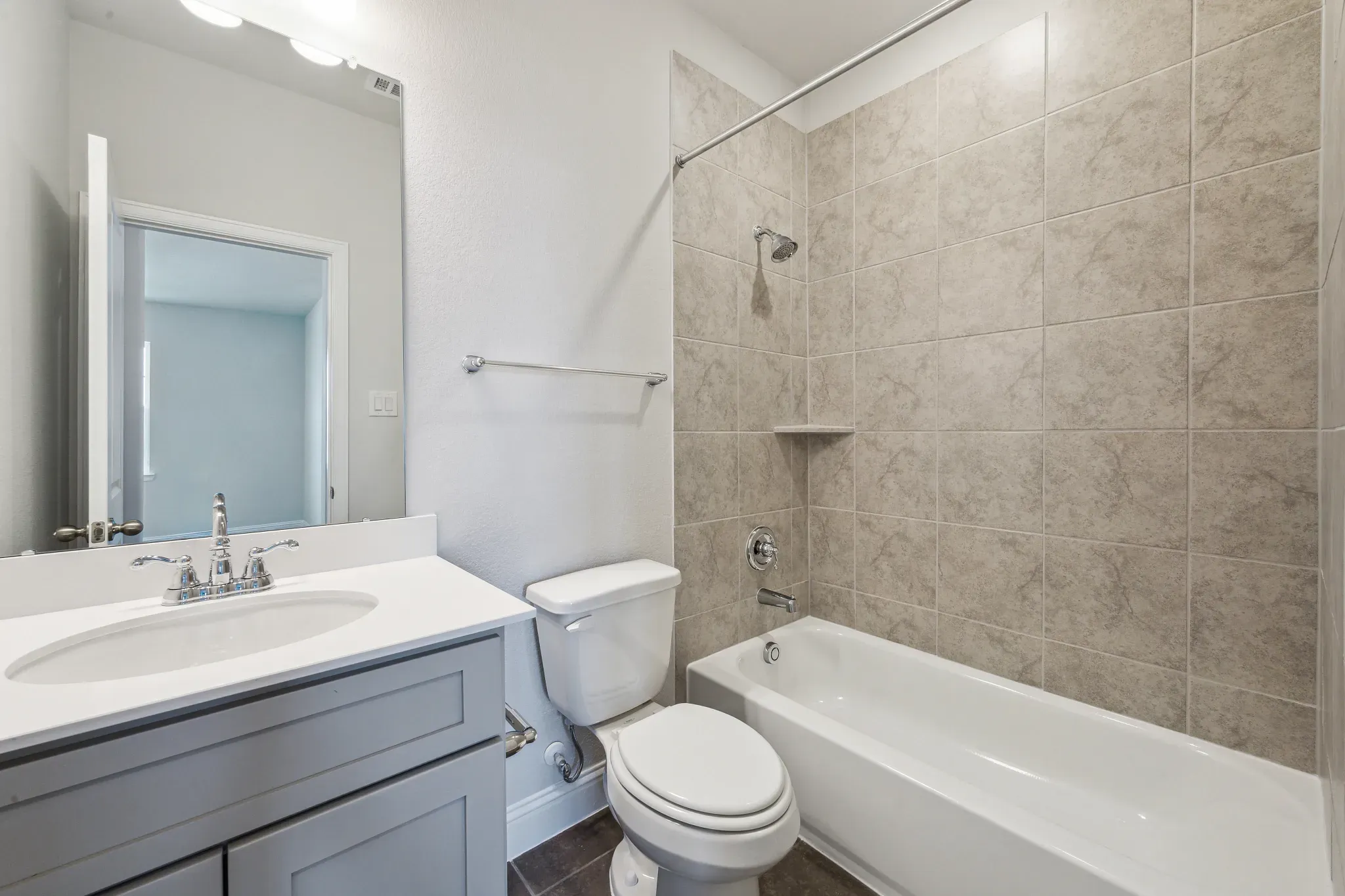 Plan 5072 bath 4