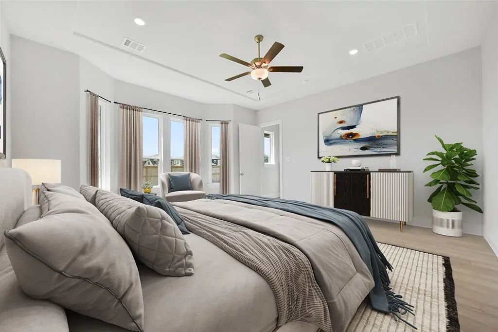 Plan 6030 primary bed - staged