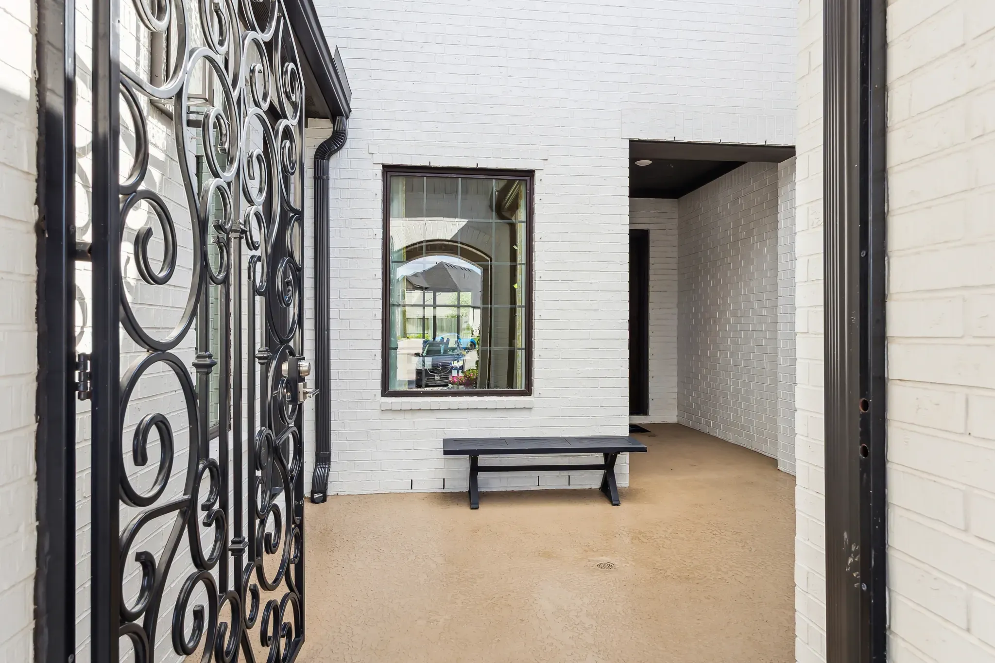 Plan 6020 courtyard - staged