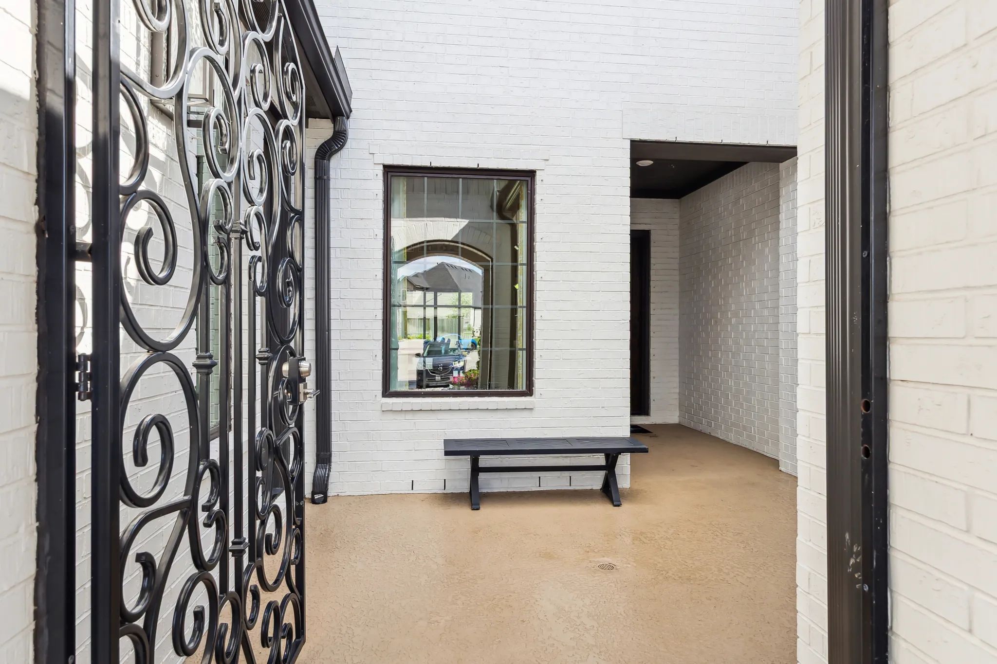 Plan 6020 courtyard - staged
