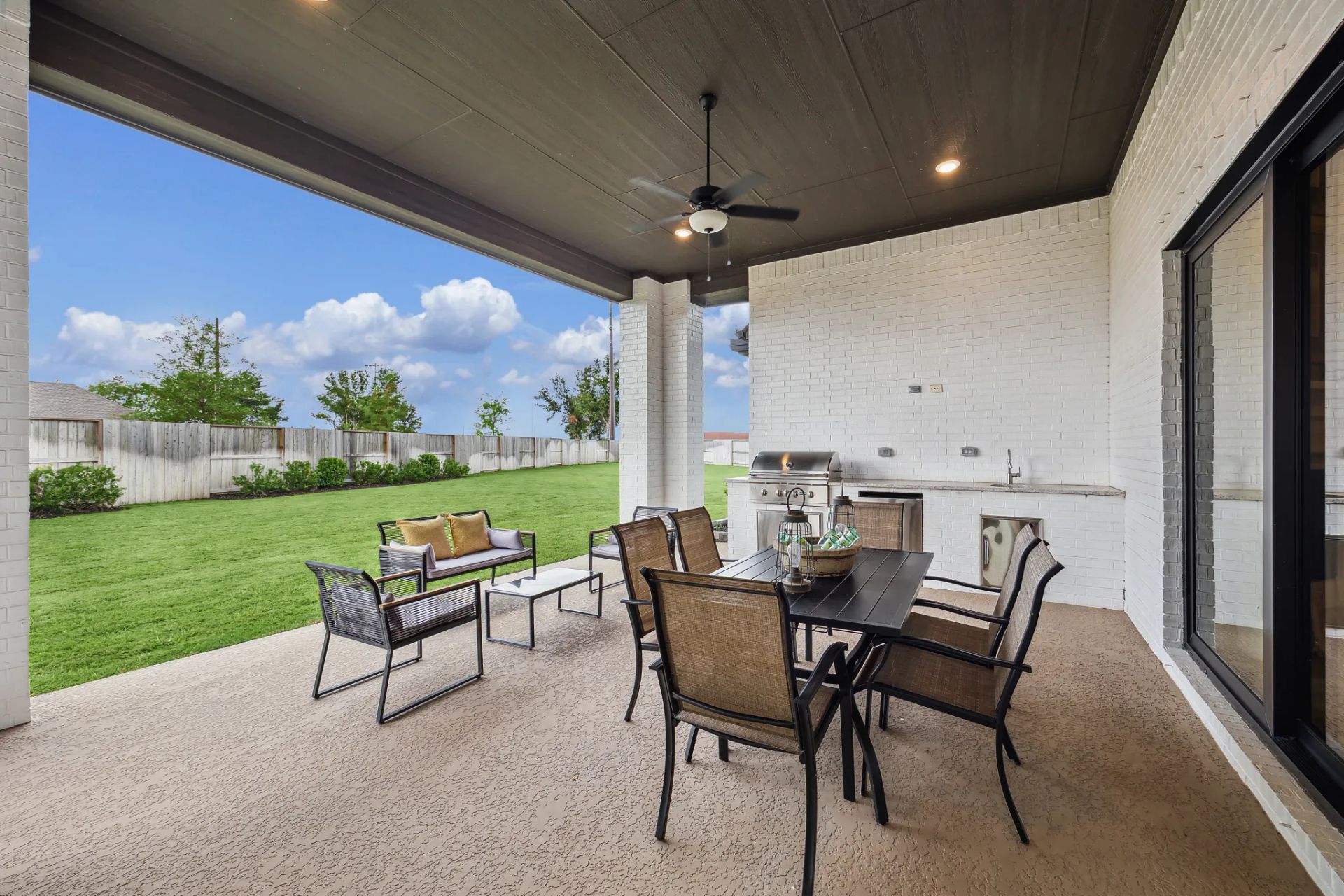 Plan 6020 outdoor living - staged