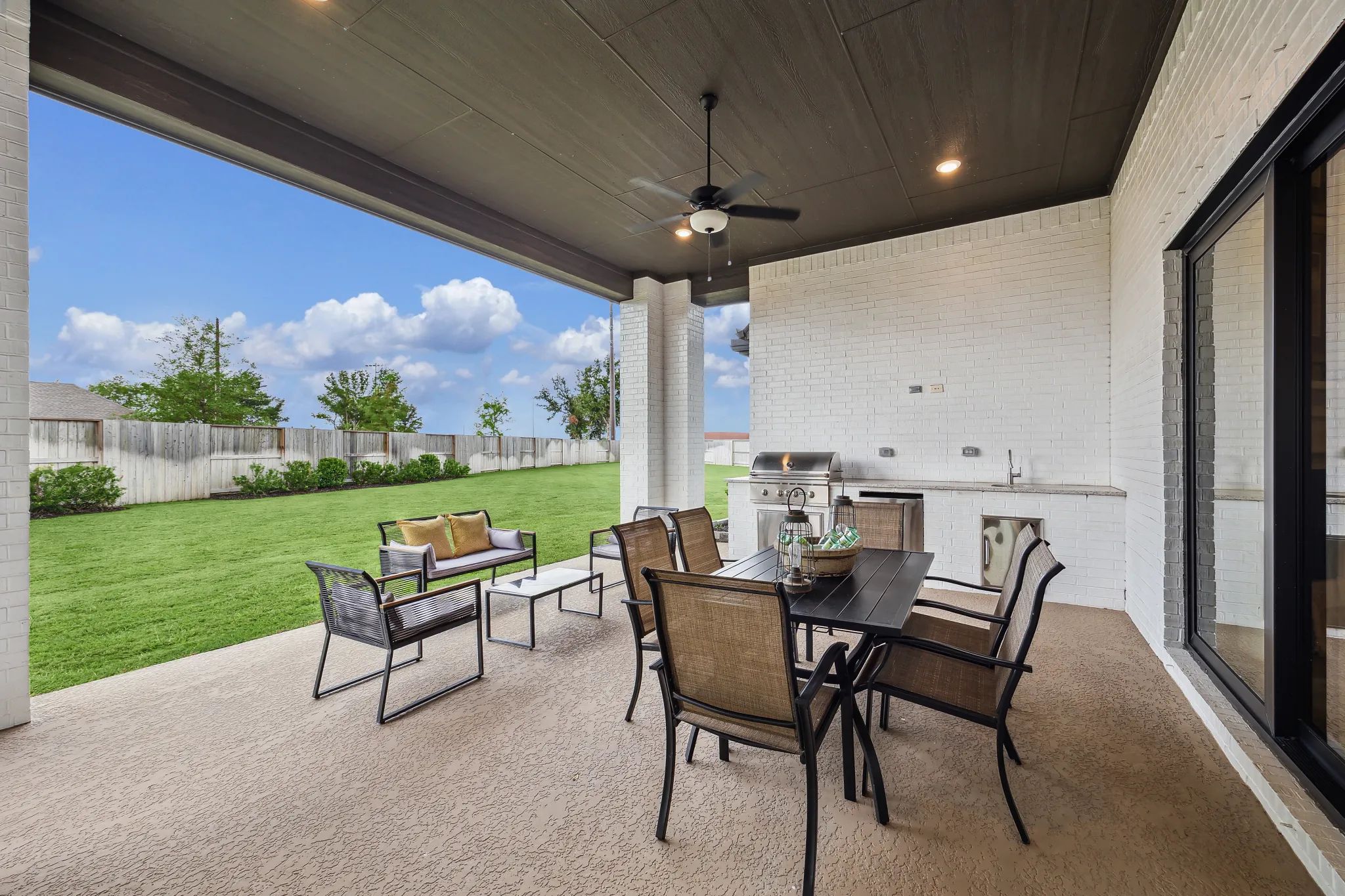 Plan 6020 outdoor living - staged