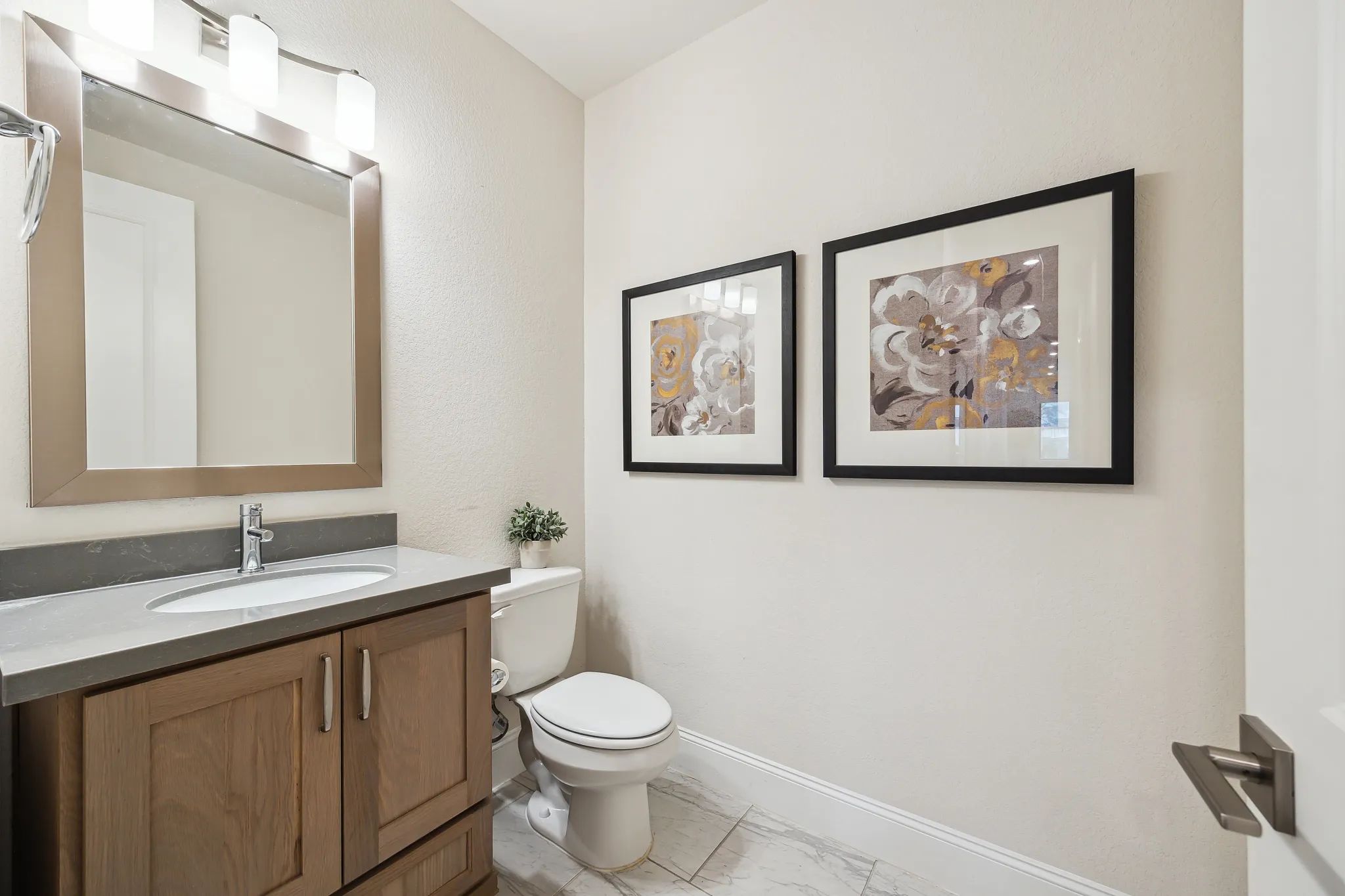 Plan 6020 powder room - staged