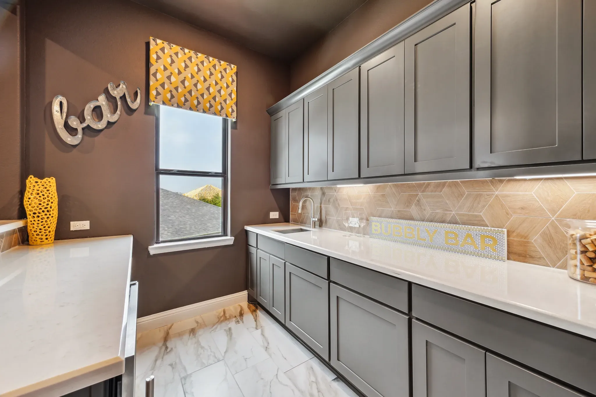 Plan 6020 wet bar - staged