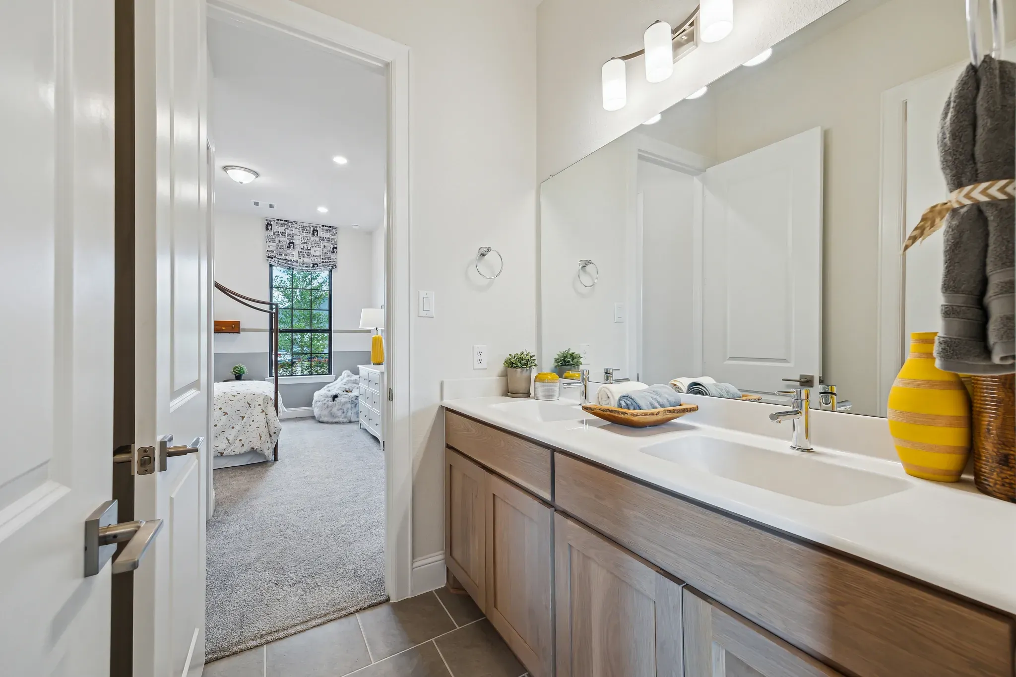 Plan 6020 bath 2 - staged