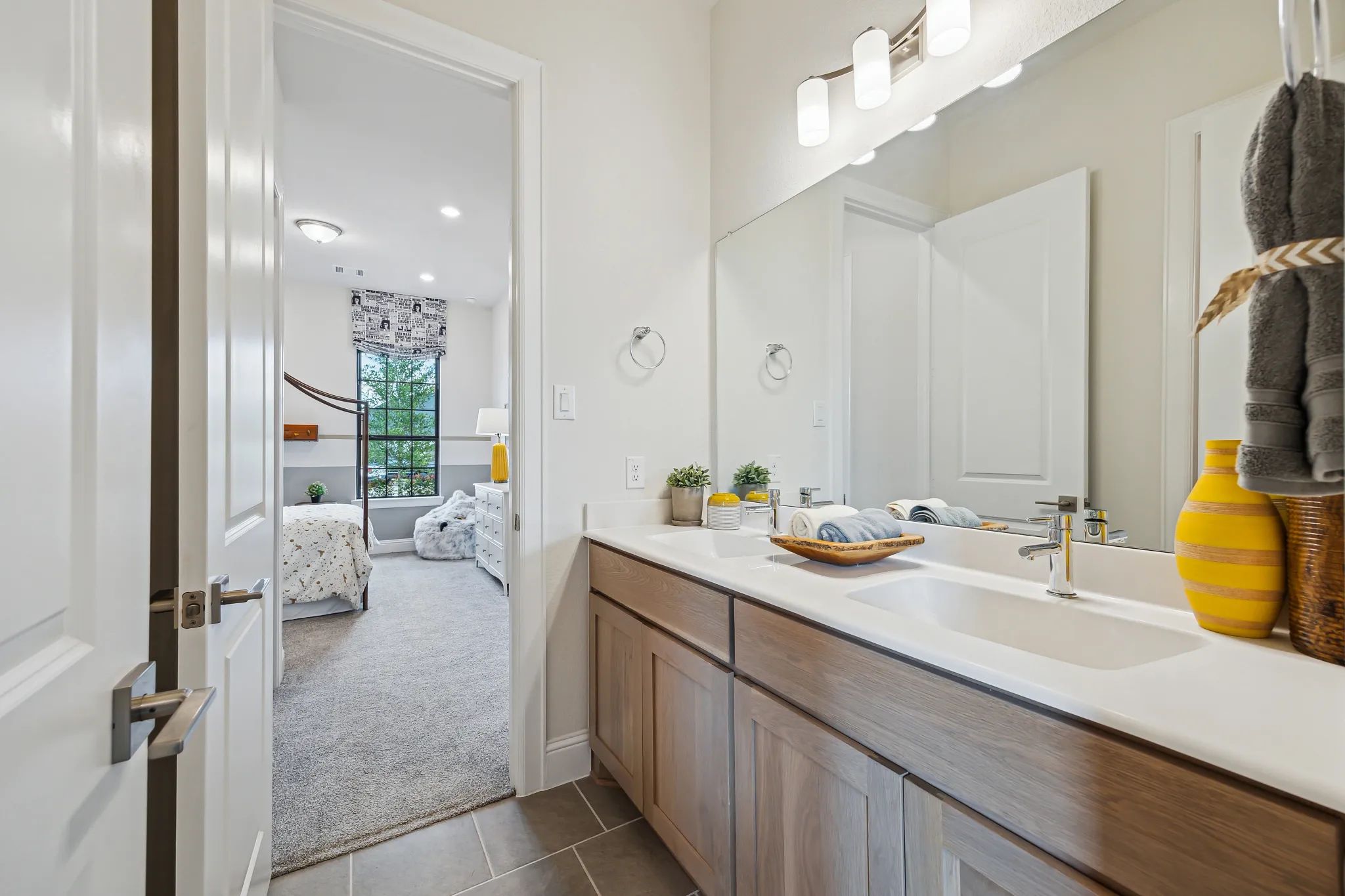 Plan 6020 bath 2 - staged