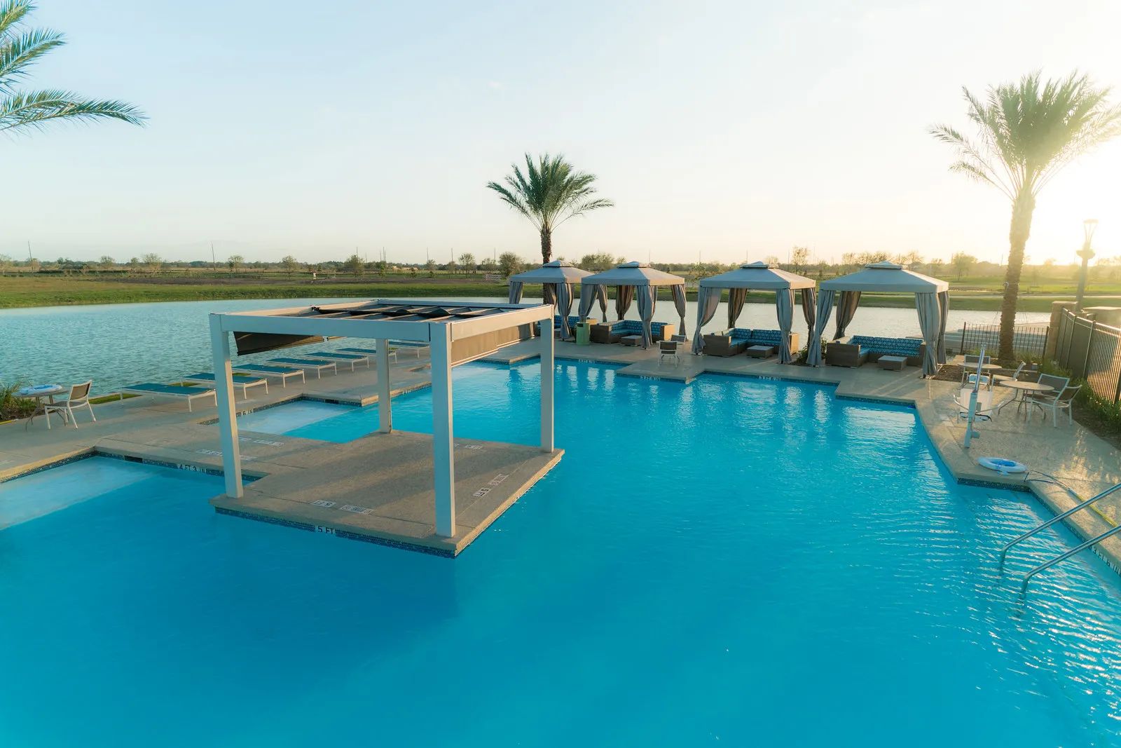 Meridiana pool