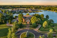 Waterfront of West Clay por Shoopman Homes en Indianapolis Indiana